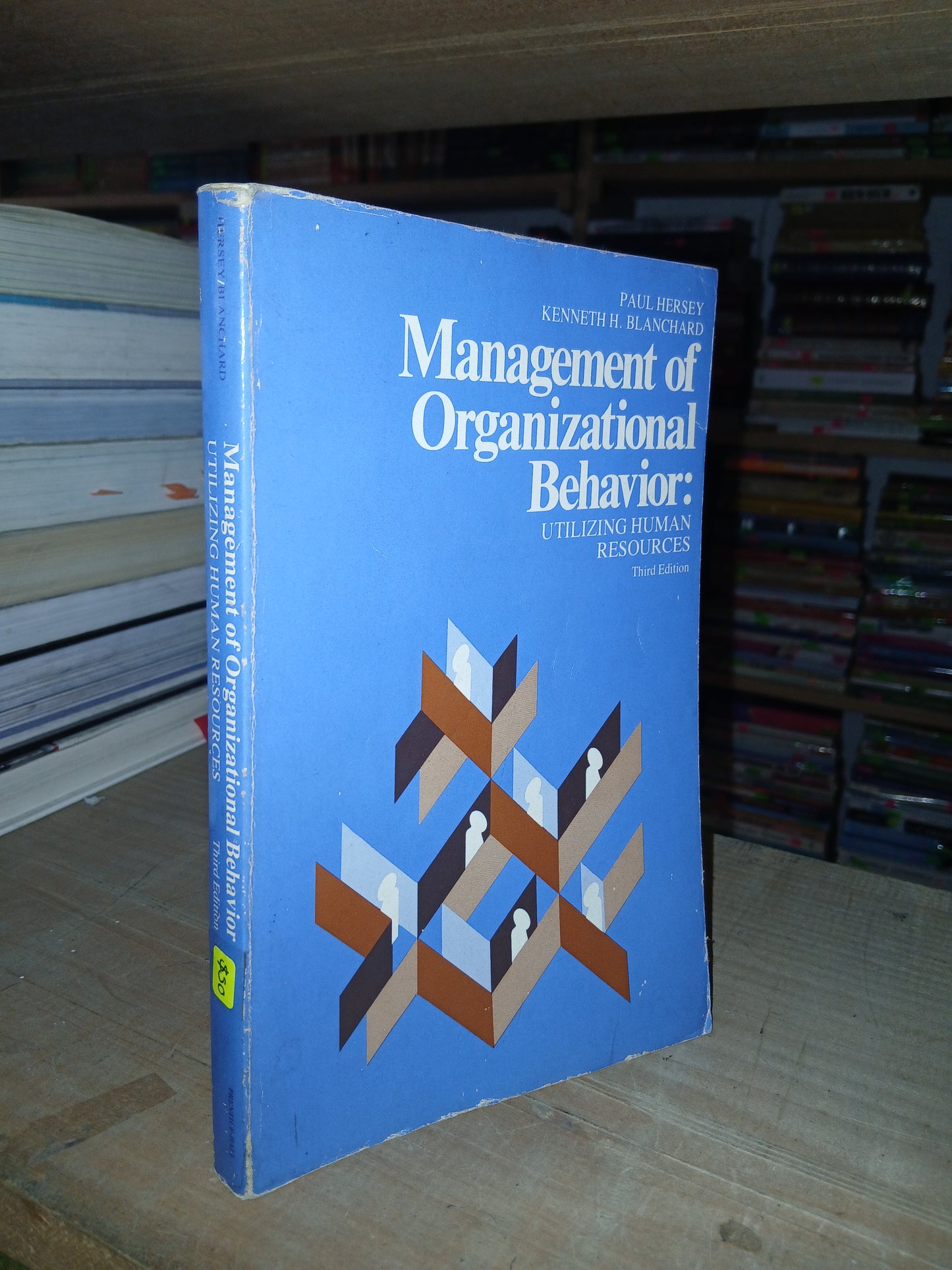MANAGEMENT OF ORGANIZATIONAL BEHAVIOR: UTILIZING HUMAN RESOURCES POR PAUL HERSEY Y KENNETH H. BLANCHARD USADO MARKETING LITERARIO 207
