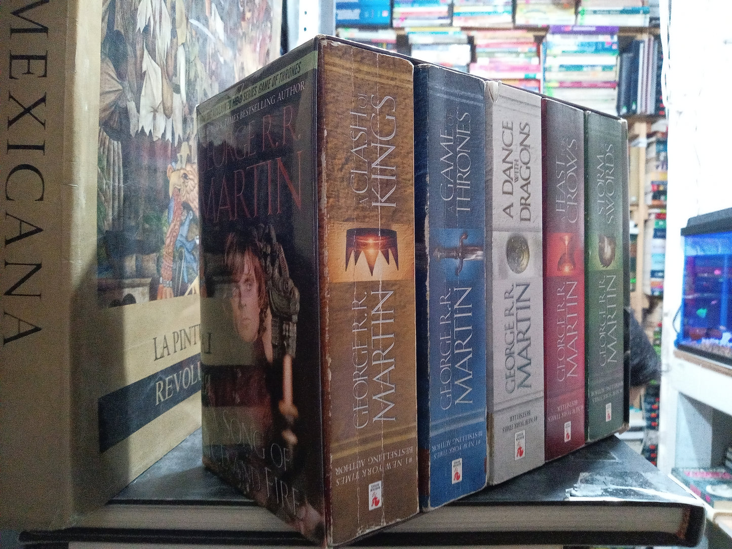 A SONG OF ICE AND FIRE POR GEORGE R R MARTIN ( $600 x 5) USADO IDIOMAS JUAREZ