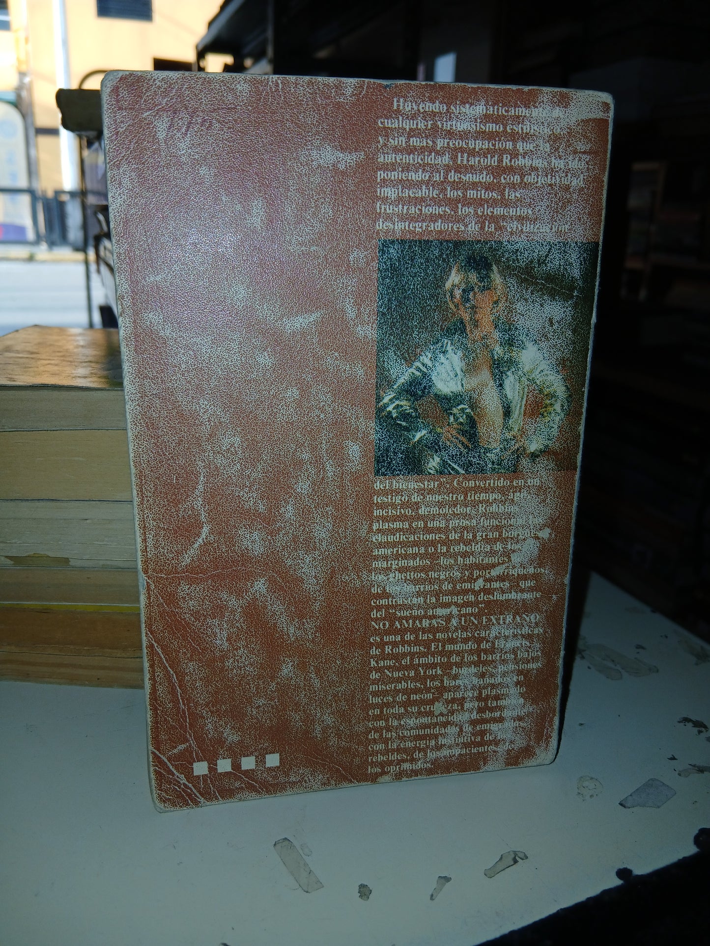NO AMARÁS A UN EXTRAÑO POR HAROLD ROBBINS USADO NOVELA LITERARIO 207