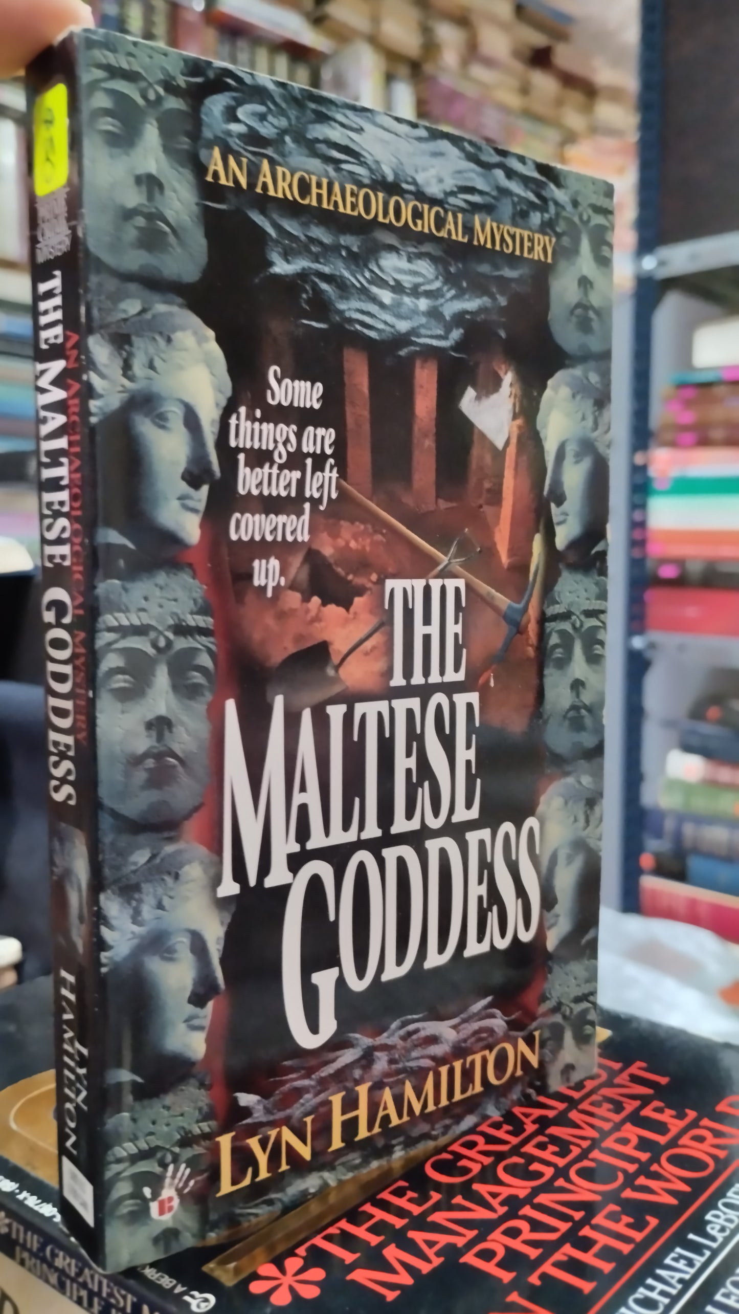 AN ARCHAEOLOGICAL MISTERY THE MALTESE GODDESS POR LYN HAMILTON LIBRO USADO IDIOMAS ALDAMA