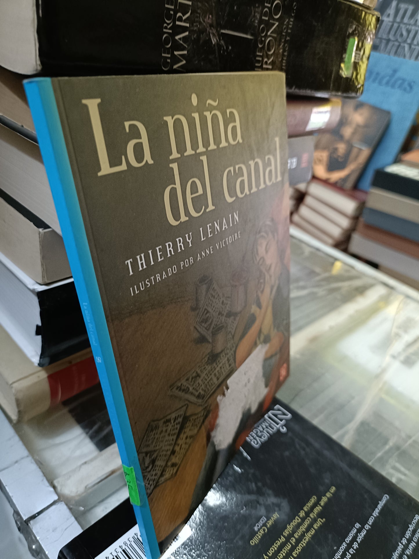 LA NIÑA DEL CANAL POR THIERRY LENAIN USADO NOVELA JUAREZ 515