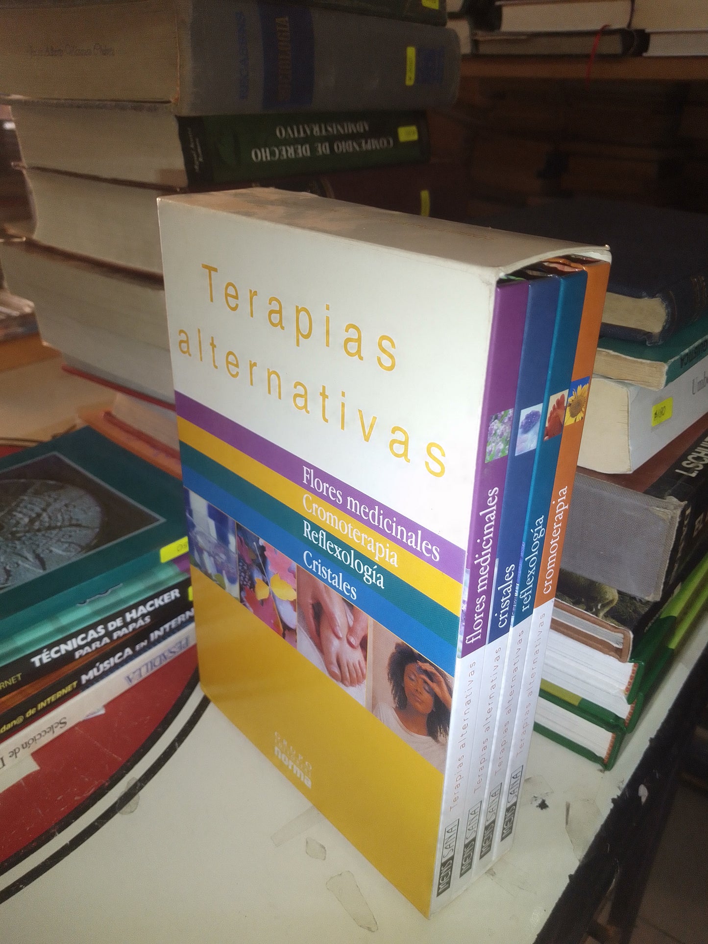 TERAPIAS ALTERNATIVAS: FLORES MEDICINALES, CROMOTERAPIA, REFLEXOLOGÍA Y CRISTALES (VARIOS AUTORES) $250 POR 4 TOMOS USADO MEDICINA LITERARIO 207