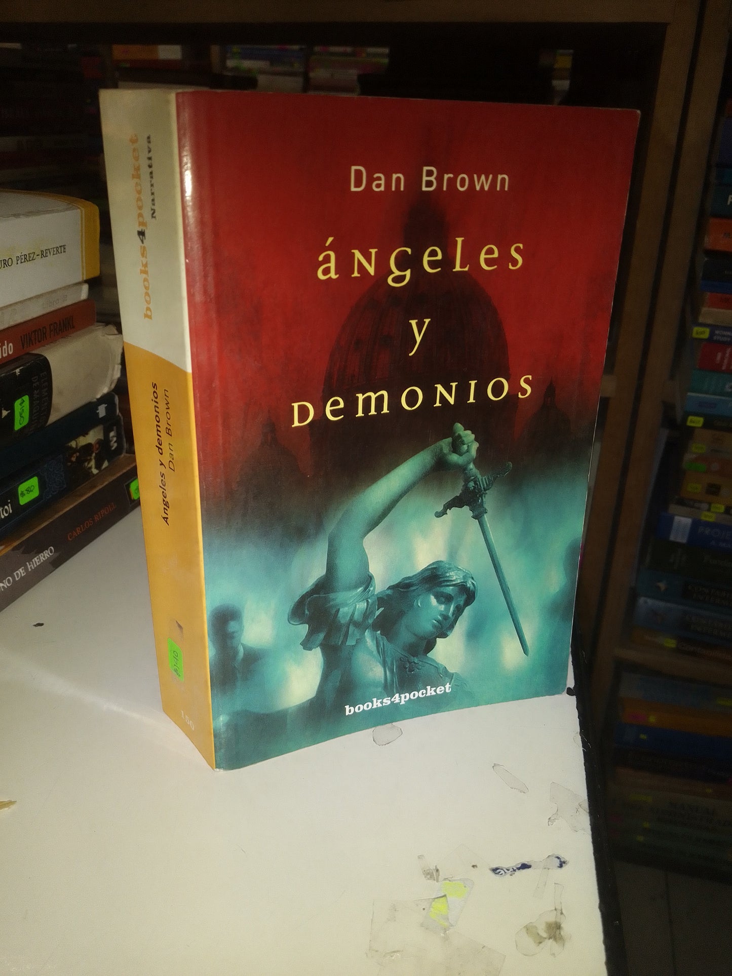 ÁNGELES Y DEMONIOS POR DAN BROWN USADO NOVELA LITERARIO 207