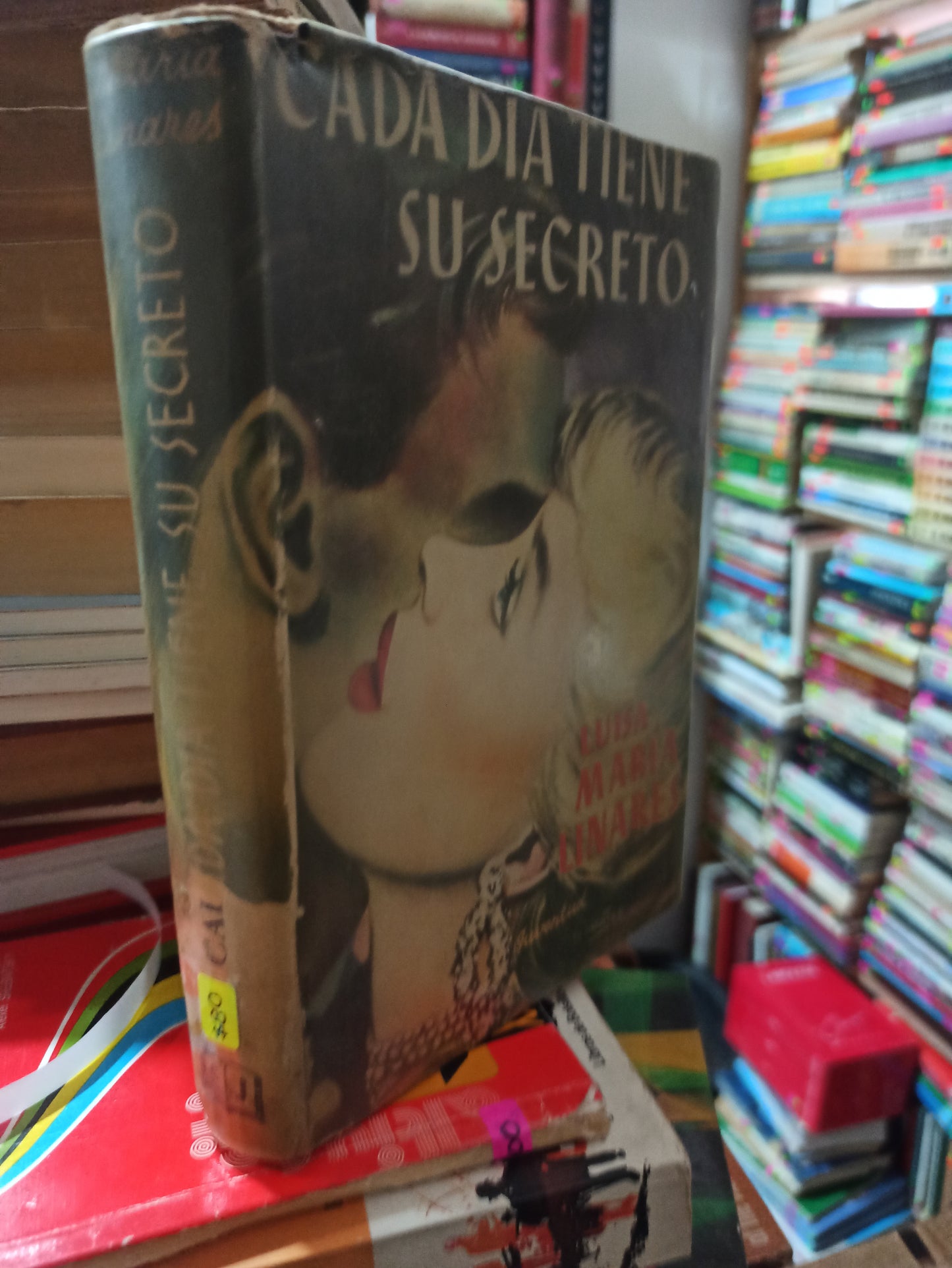 CADA DIA TIENE SU SECRETO POR LUISA MARÍA LINARES USADO NOVELAS ALDAMA