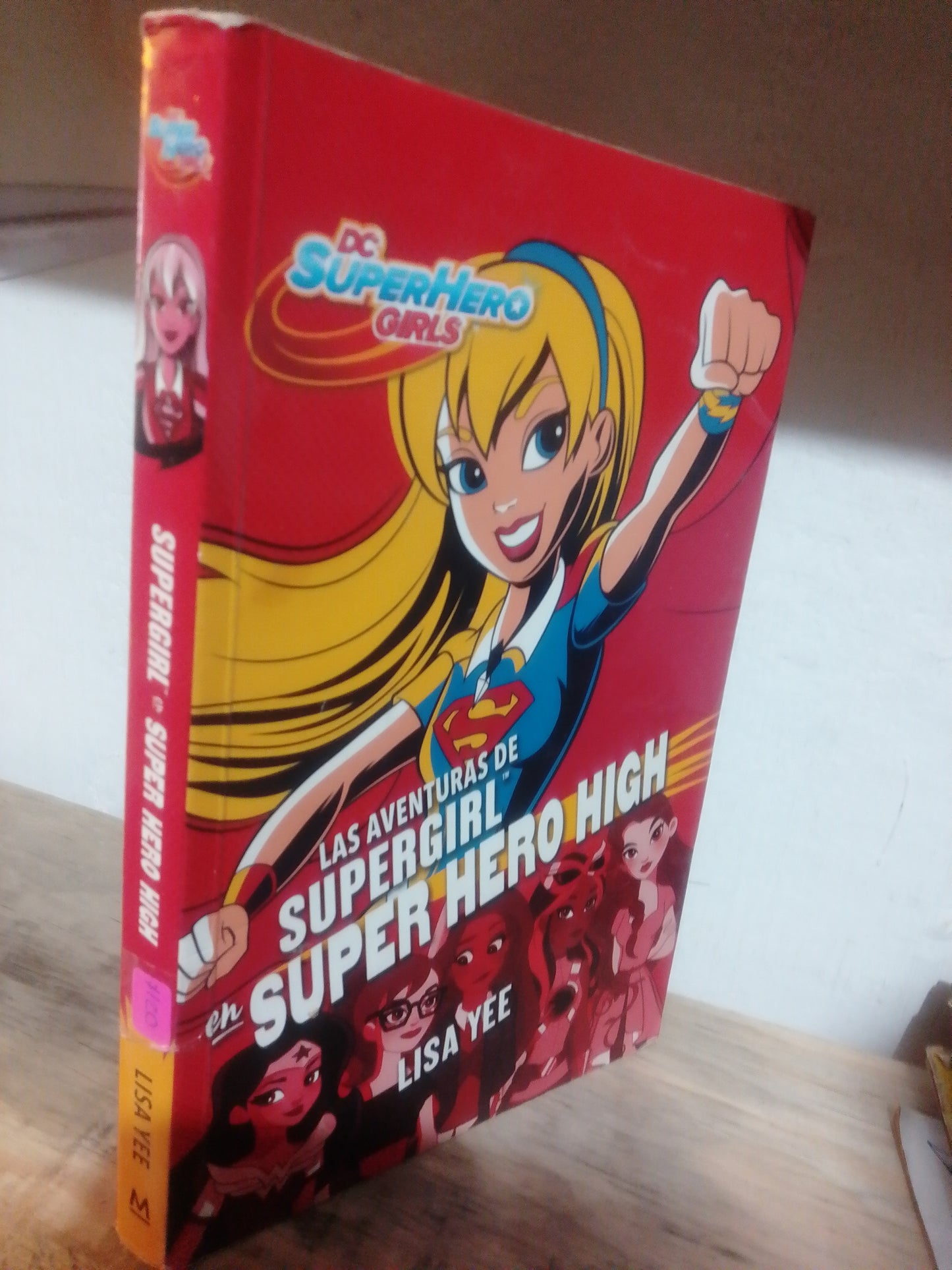 LAS AVENTURAS DE SUPERGIRL EN SUPER HERO HIGH POR LISA YEE USADO INFANTIL JUAREZ