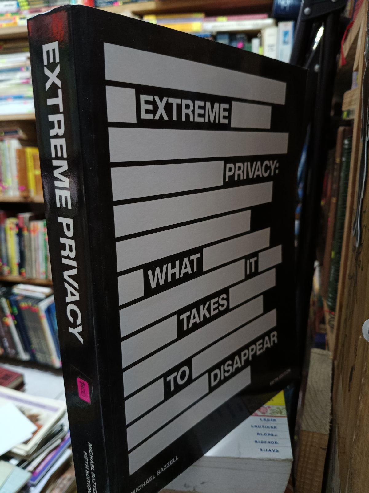 EXTREME PRIVACY WHAT IT TAKES TO DISAPPEAR MICHAEL BAZZELL USADO COMPUTACION IDIOMAS LITERARIO 305