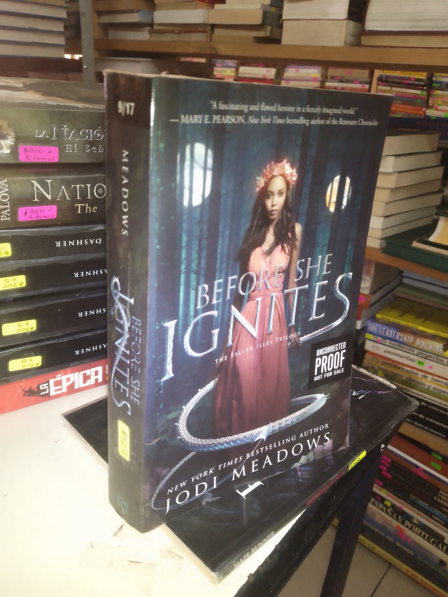 BEFORE SHE IGNITES POR JODI MEADOWS USADO IDIOMAS LITERARIO 207