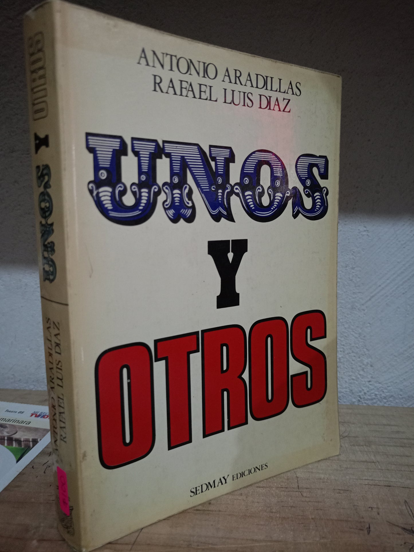 UNOS Y OTROS POR ANTONIO ARADILLAS, RAFAEL LUIS DIAZ USADO POLITICA LITERARIO 305