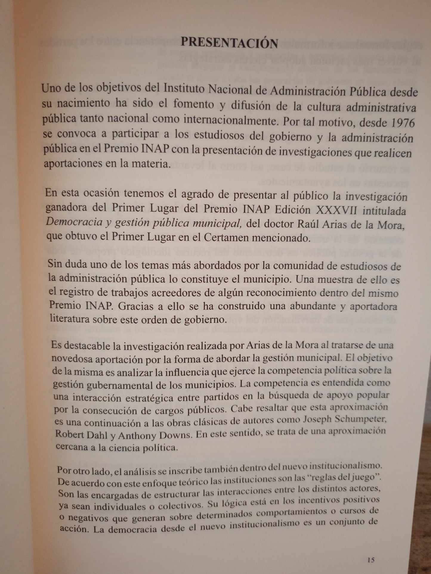 DEMOCRACIA Y GESTIÓN PÚBLICA MUNICIPAL POR ROBERTO ARIAS DE LA MORA USADO ADMINISTRACIÓN LITERARIO 305