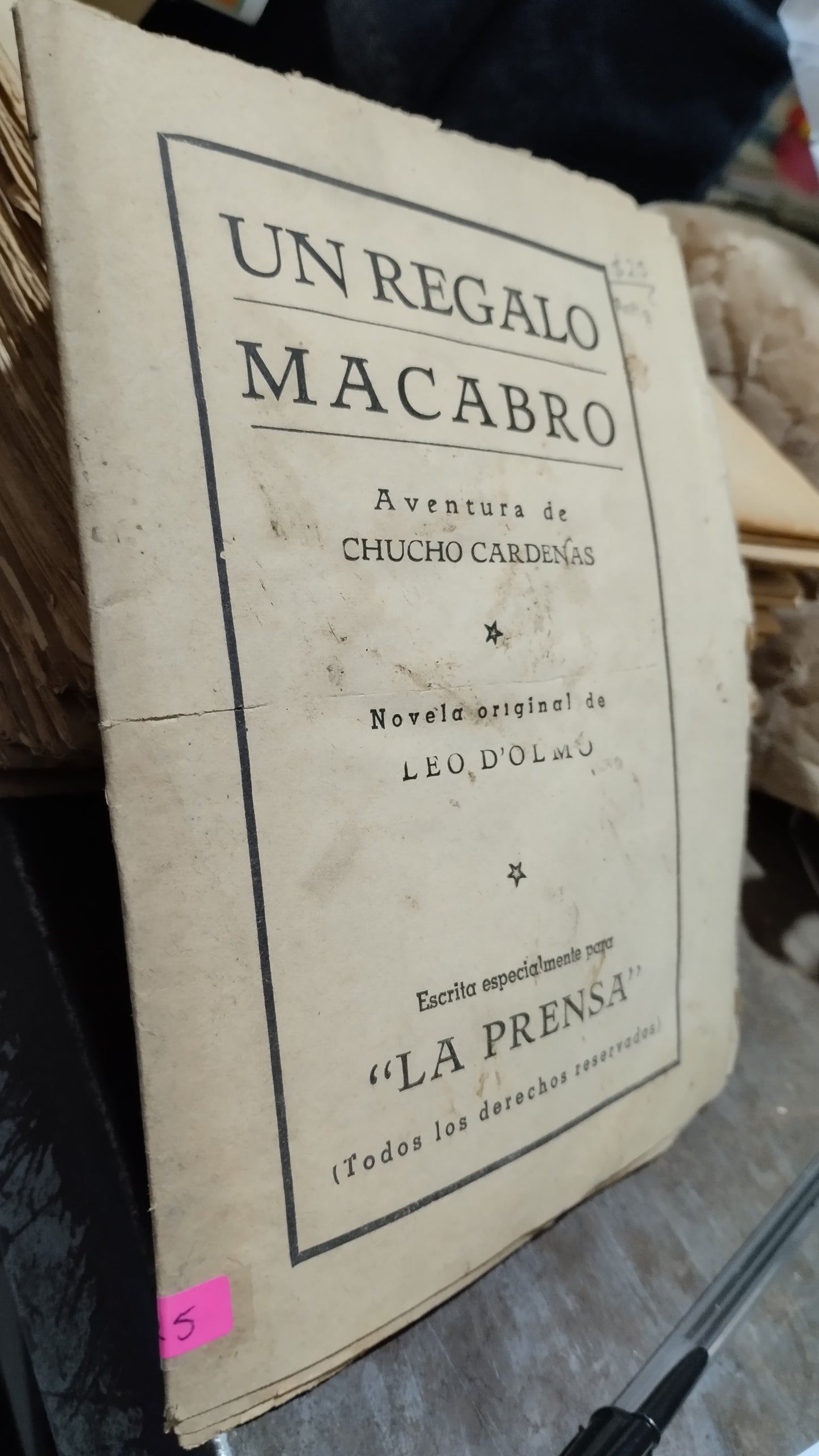 UN REGALO MACABRO POR CHUCHO CARDENAS LIBRO USADO ANTIGUO ALDAMA
