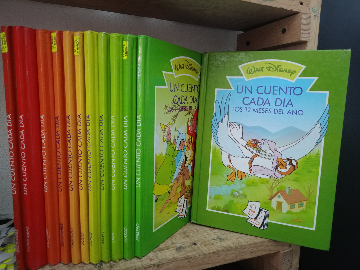 UN CUENTO CADA DIA LOS 12 MESES DEL AÑO WALT DISNEP USADO INFANTIL LITERARIO 305