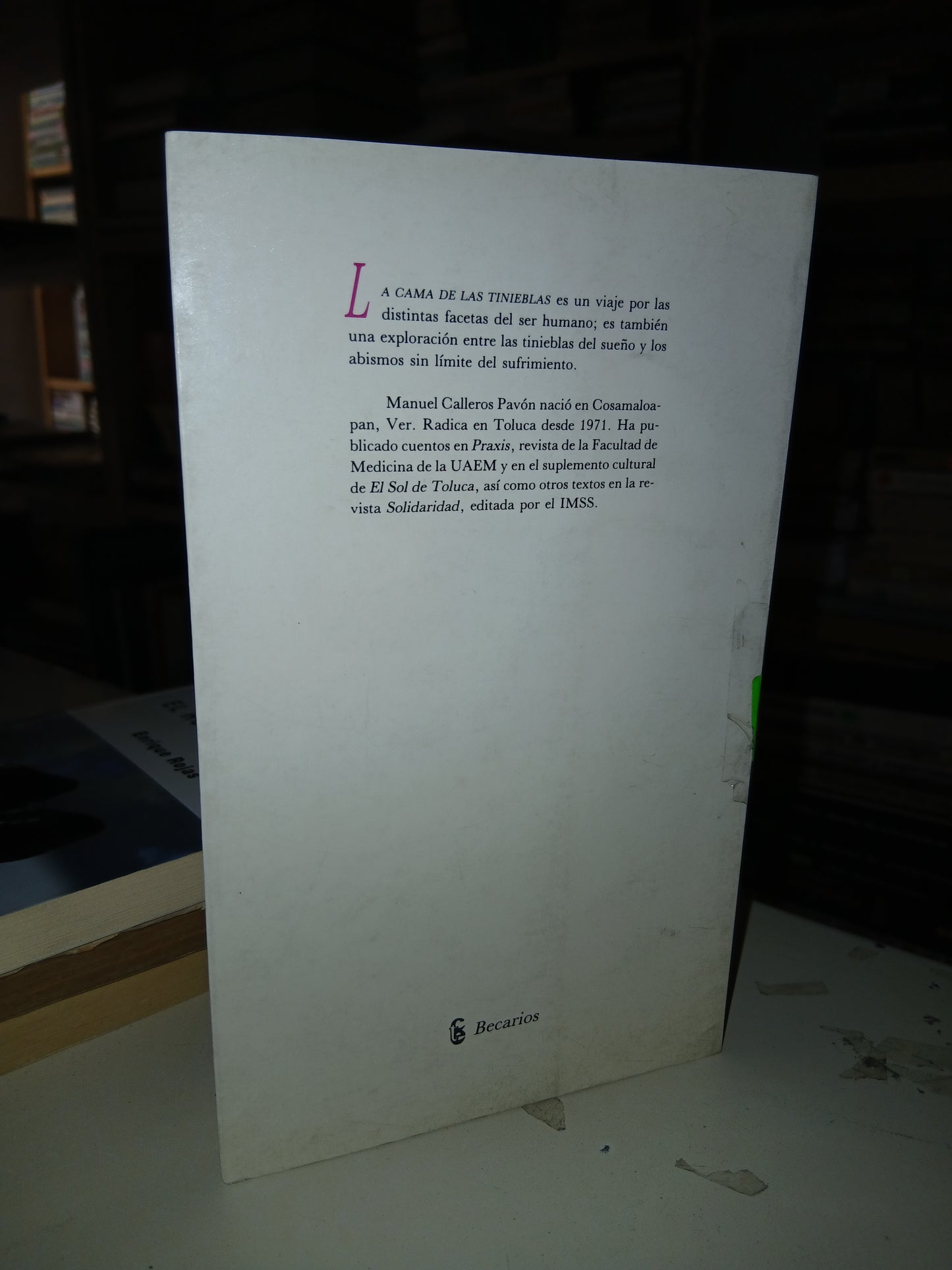 LA CAMA DE LAS TINIEBLAS POR MANUEL CALLEROS PAVÓN USADO NOVELA LITERARIO 207