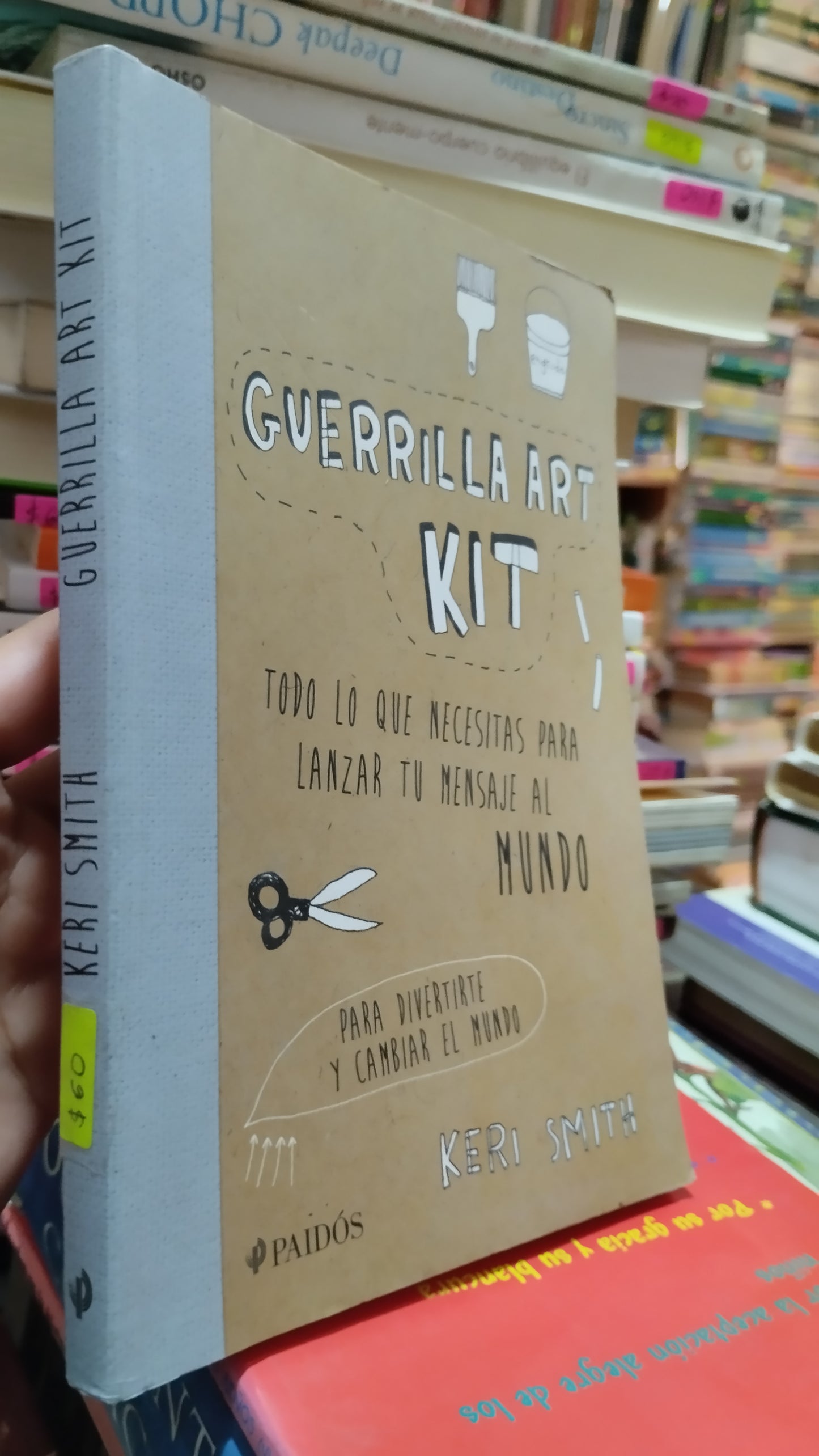 GUERRILLA ART KIT POR KERI SMITH LIBRO USADO INFANTIL ALDAMA