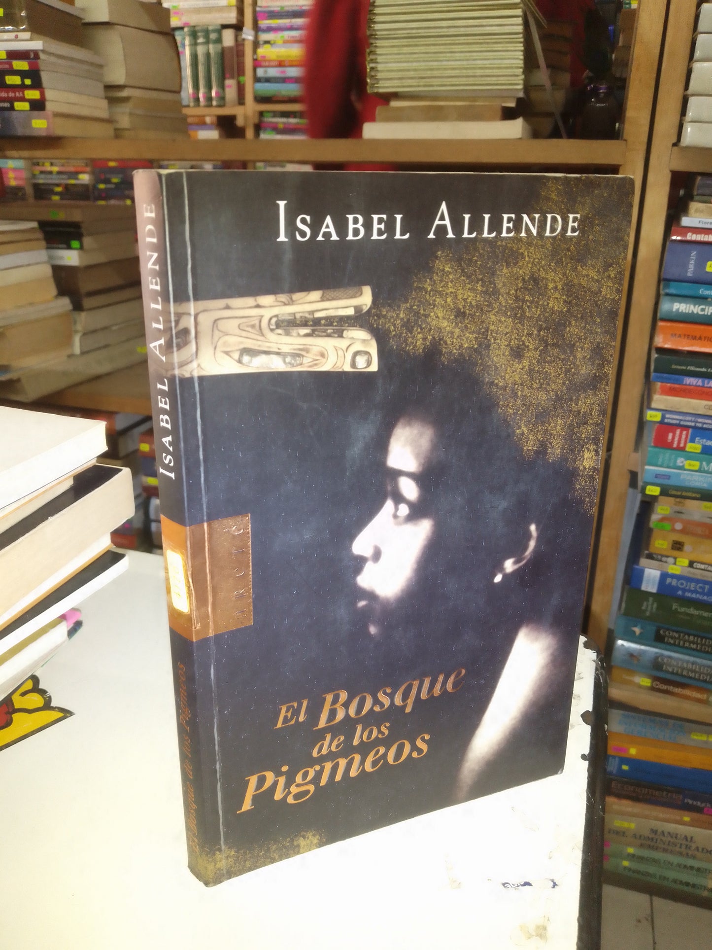 EL BOSQUE DE LOS PIGMEOS POR ISABEL ALLENDE USADO NOVELA LITERARIO 207