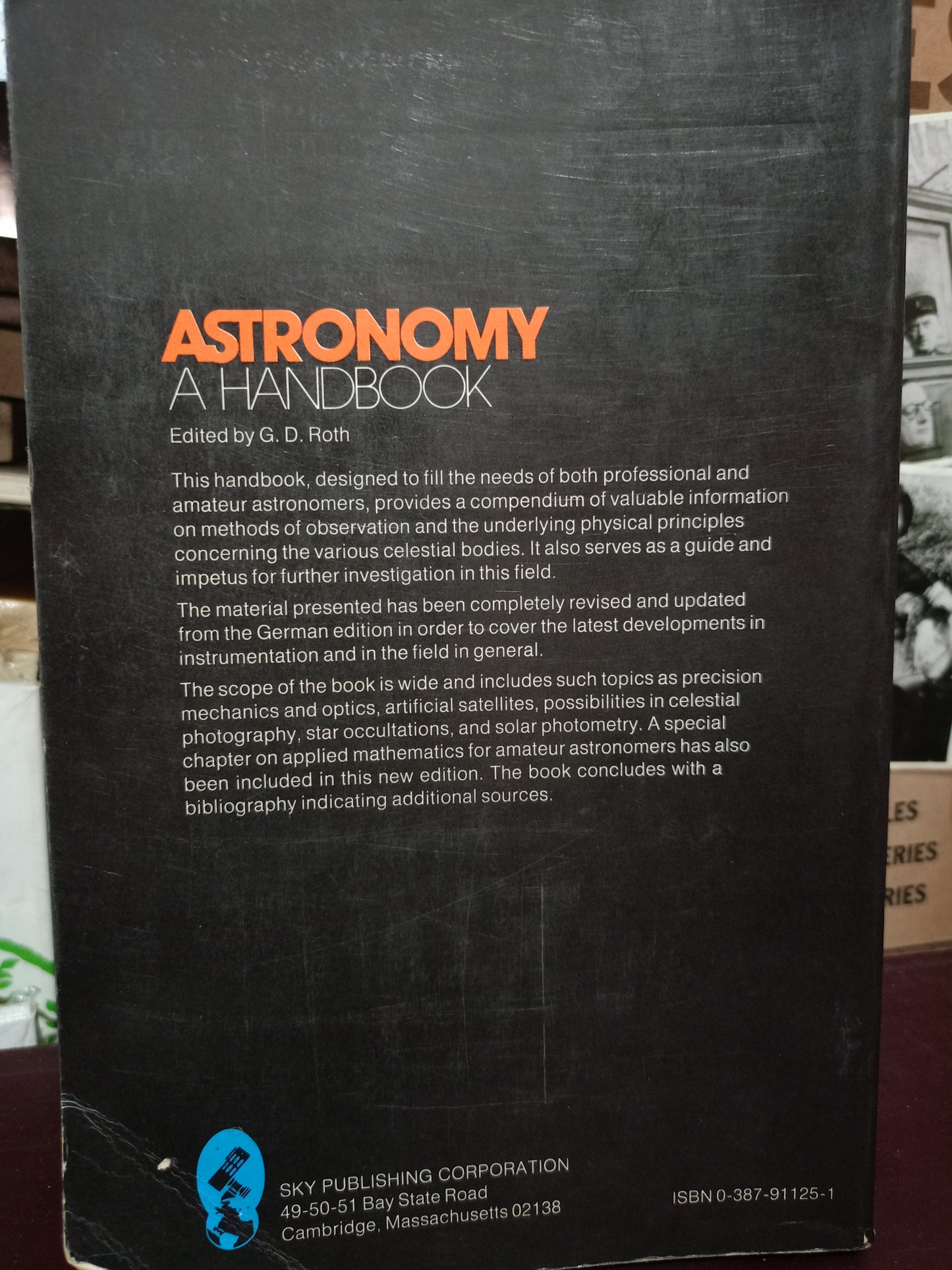 ASTRONOMYVA HANDBOOK G.D. ROTH USADO CIENCIA LITERARIO 305