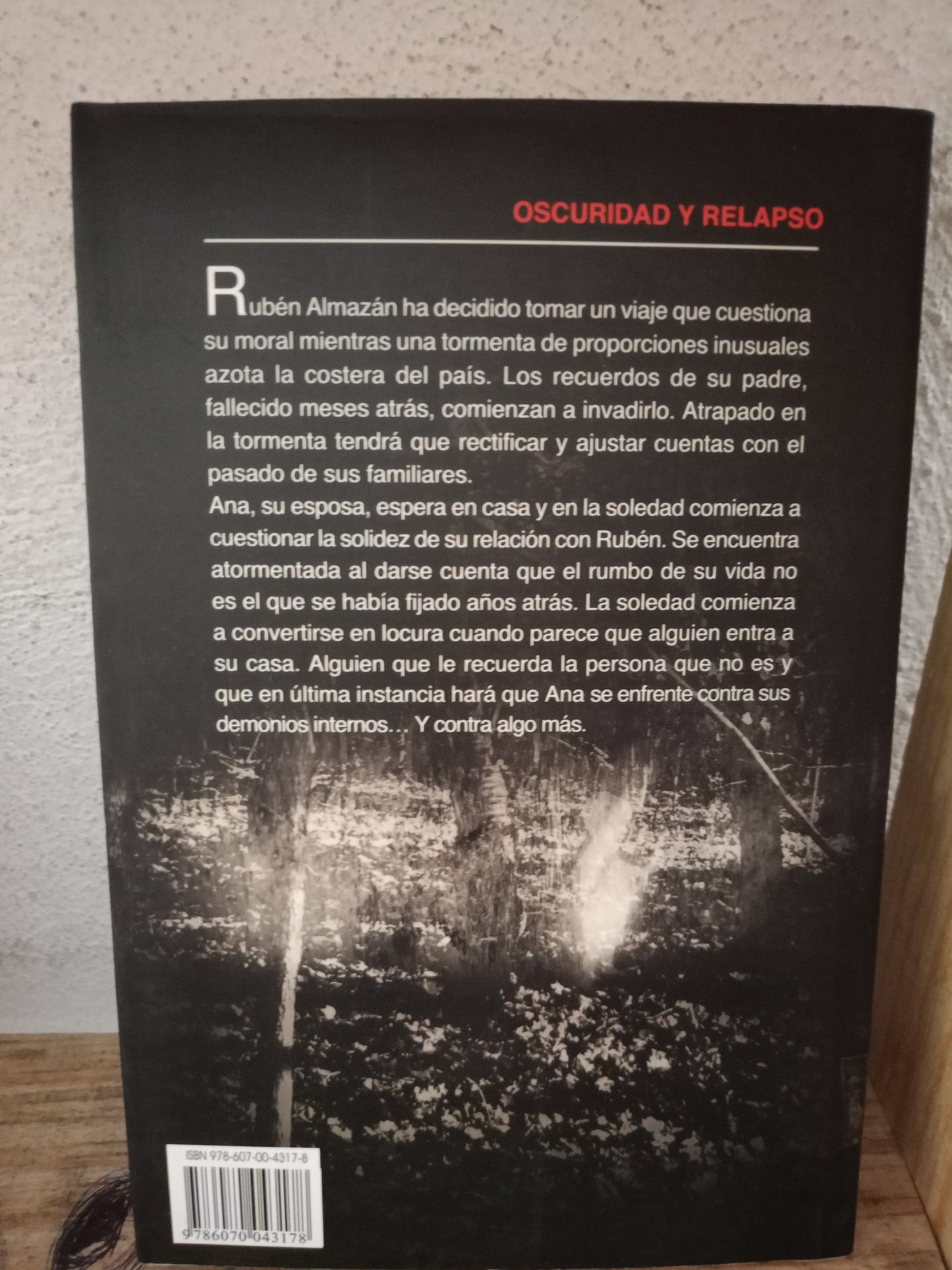 OSCURIDAD Y RELAPSO UNA ETERNA RECAÍDA POR CÉSAR ORIHUELA USADO NOVELA LITERARIO 305
