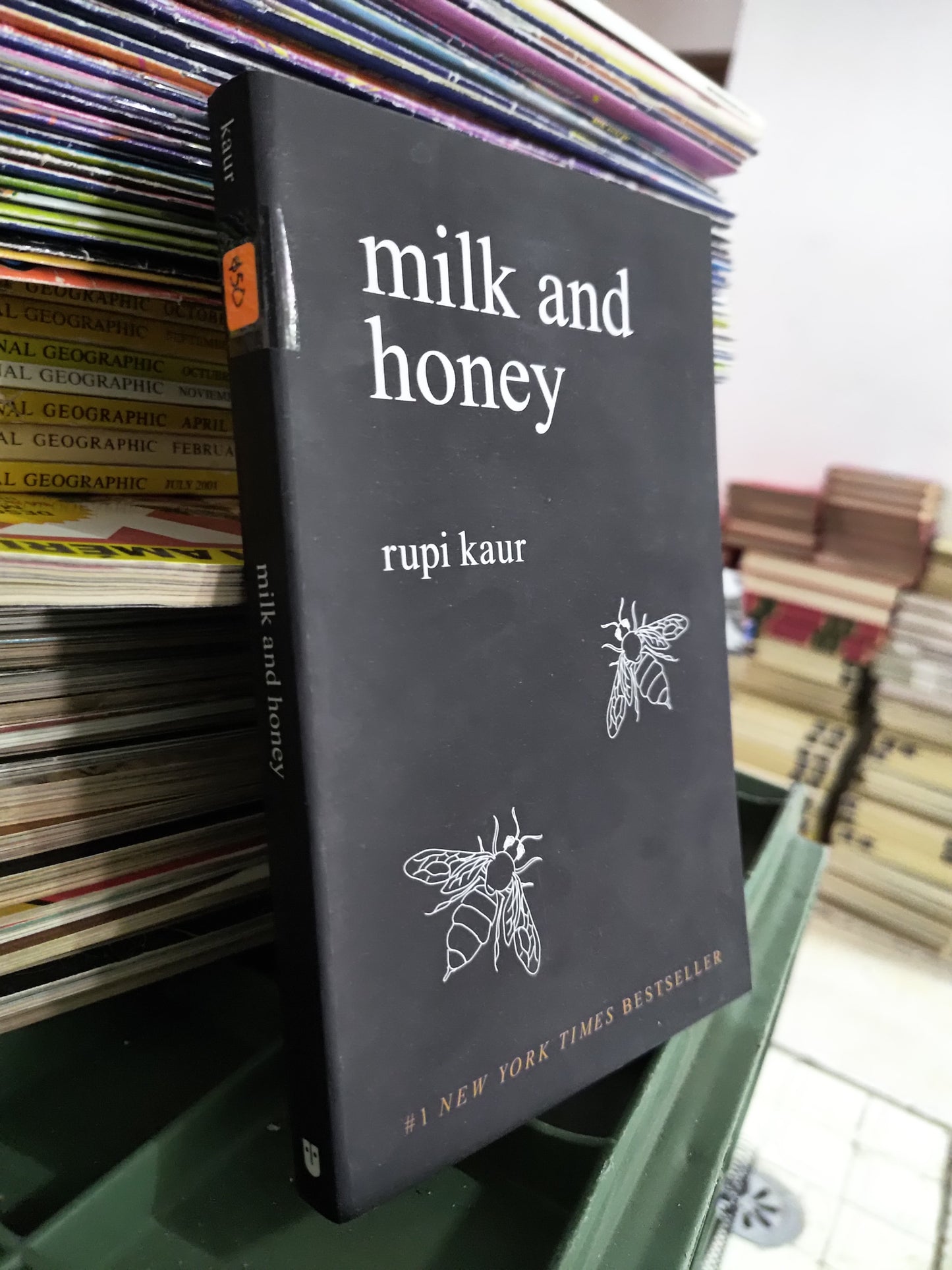 MILK AND HONEY POR RUPI KAUR USADO IDIOMAS JUAREZ 515