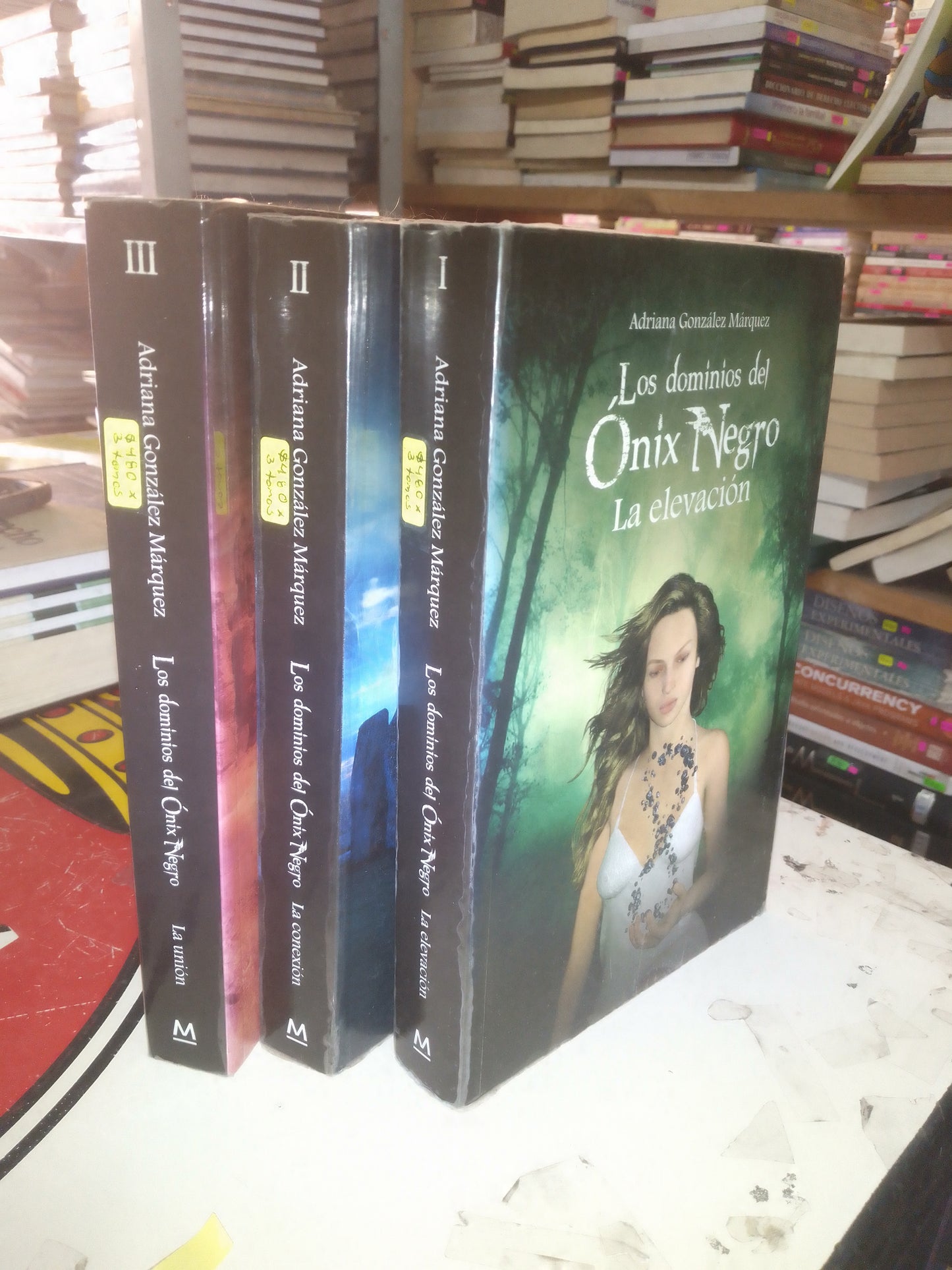 LOS DOMINIOS DEL ÓNIX NEGRO (SAGA): 1. LA ELEVACIÓN, 2. LA CONEXIÓN, 3. LA UNION POR ADRIANA GONZÁLEZ MÁRQUEZ (3 TOMOS X $480) USADO NOVELA LITERARIO 207