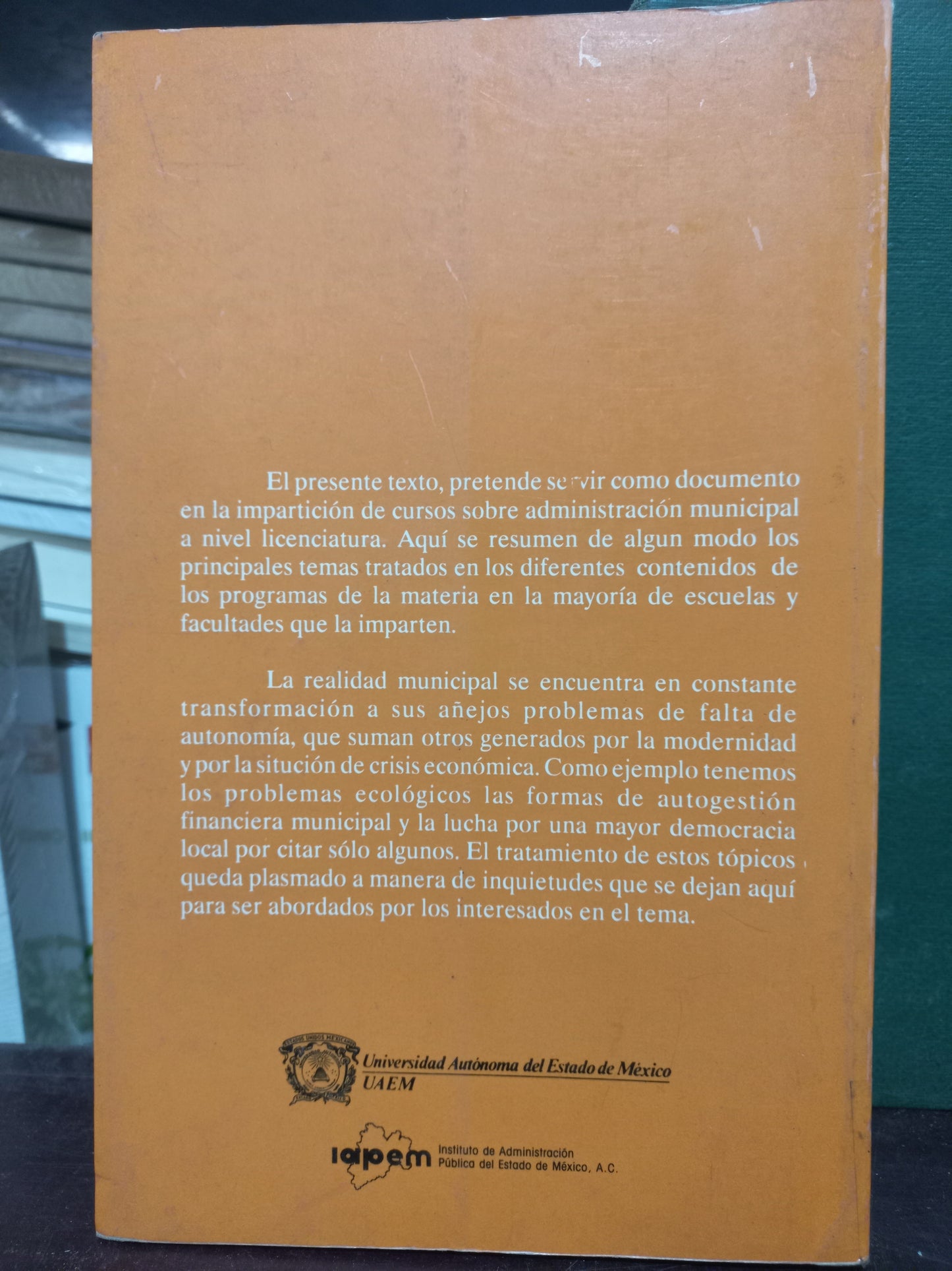 ELEMENTOS BÁSICOS DE LA ADMINISTRACIÓN MUNICIPAL POR JULIÁN SALAZAR MEDINA USADO HISTORIA LITERARIO 305