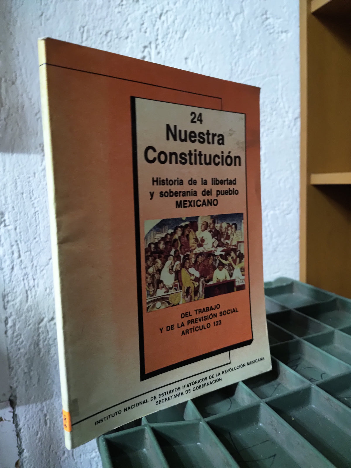 24 NUESTRA CONSTITUCION POR EL INSTITUTO NACIONAL DE ESTUDIOS HISTORICOS USADO DERECHO JUAREZ 515