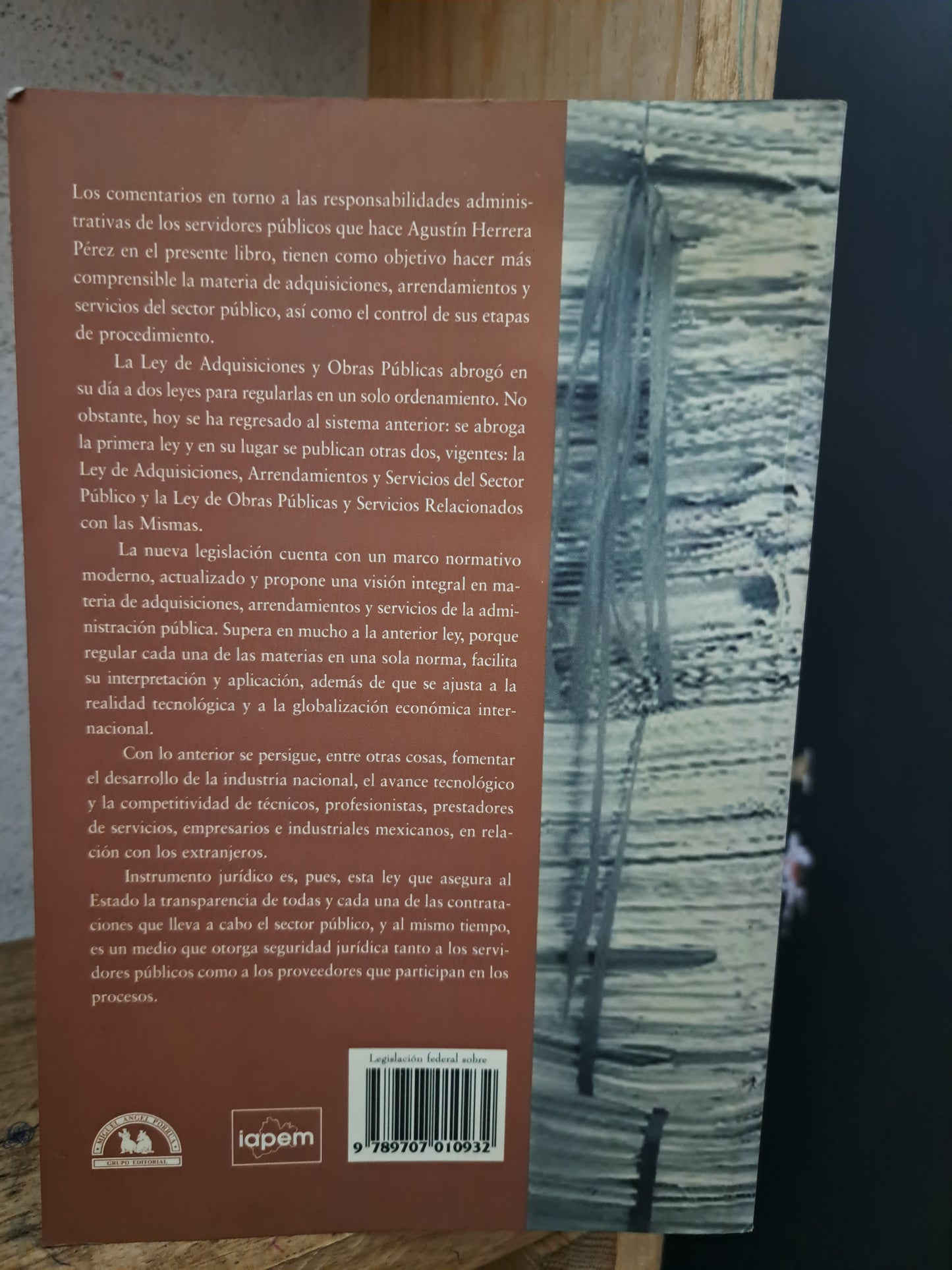 LA LEGISLACIÓN FEDERAL SOBRE RESPONSABILIDADES ADMINISTRATIVAS DE LOS SERVIDORES PÚBLICOS AGUSTÍN HERRERA PÉREZ USADO DERECHO LITERARIO 305
