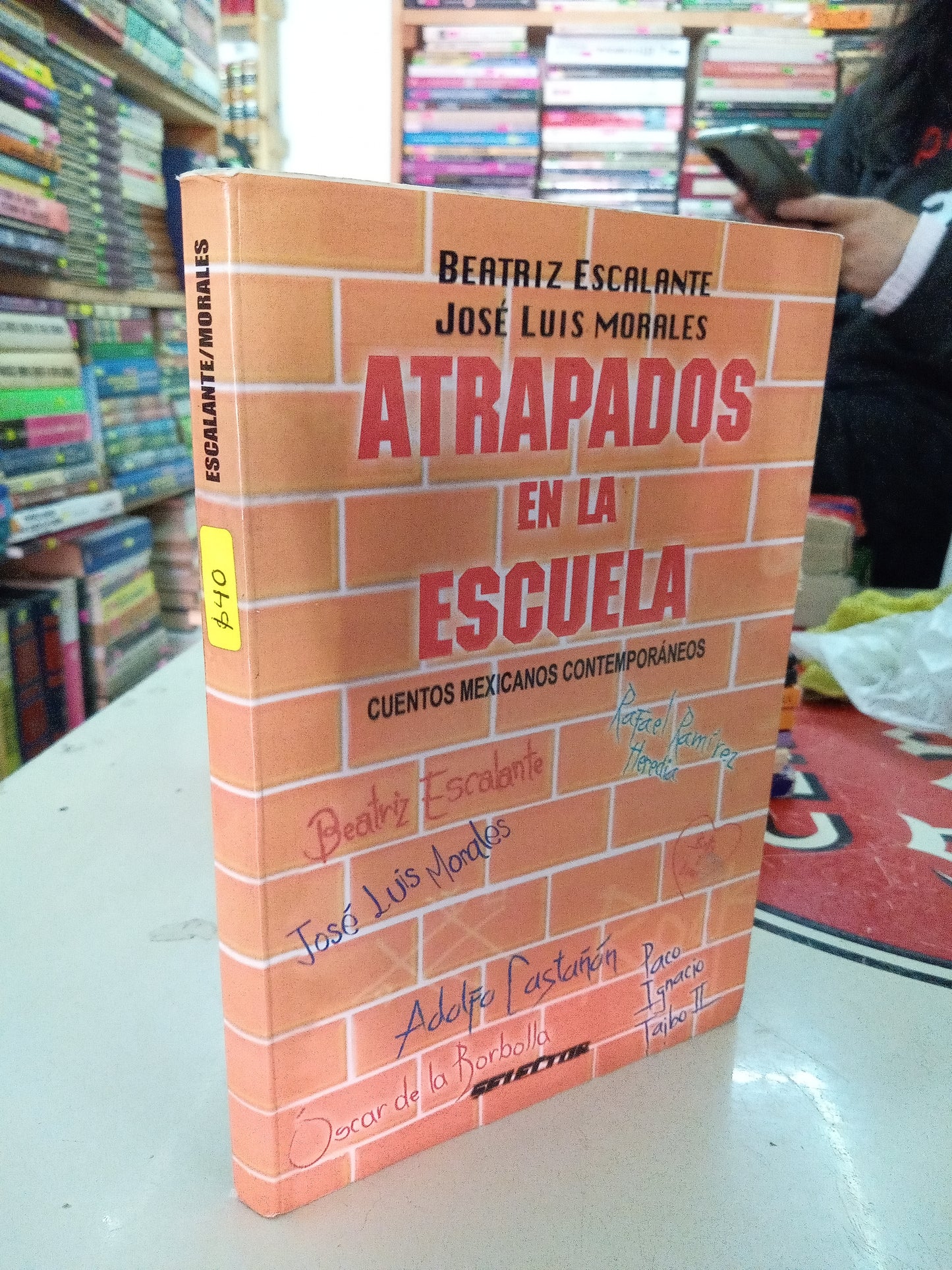 ATRAPADOS EN LA ESCUELA POR BEATRIZ ESCALANTE Y JOSE LUIS MORALES USADO INFANTIL LITERARIO 207