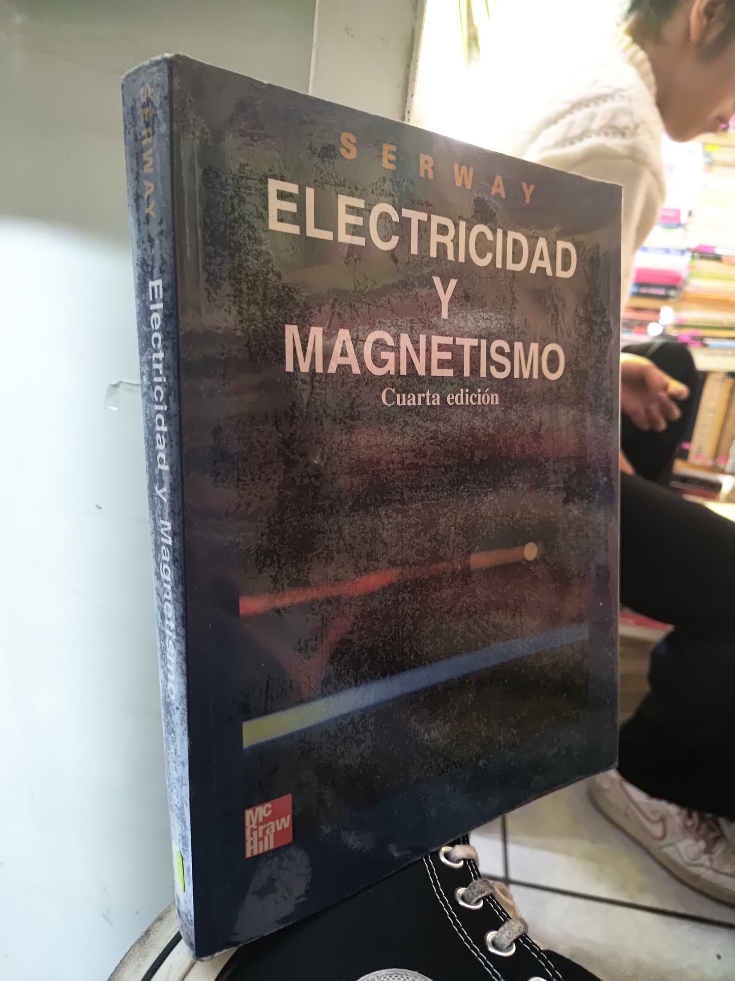 ELECTRICIDAD Y MAGNETISMO POR EDITORIAL RAYMOND A. SERWAY USADO FISICA JUAREZ
