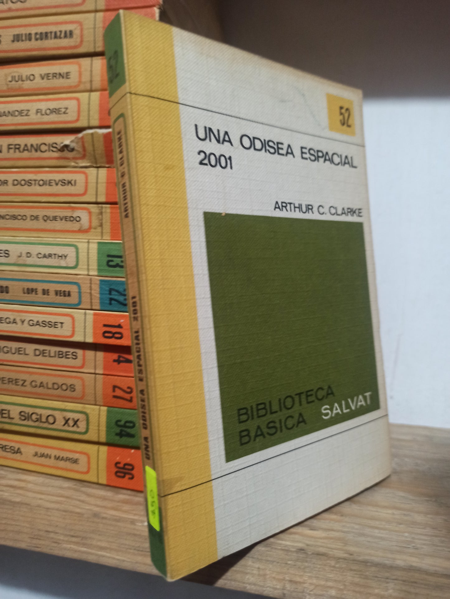 UNA ODISEA ESPACIAL 2001 POR ARTHUR C. CLARKE USADO NOVELAS JUÁREZ