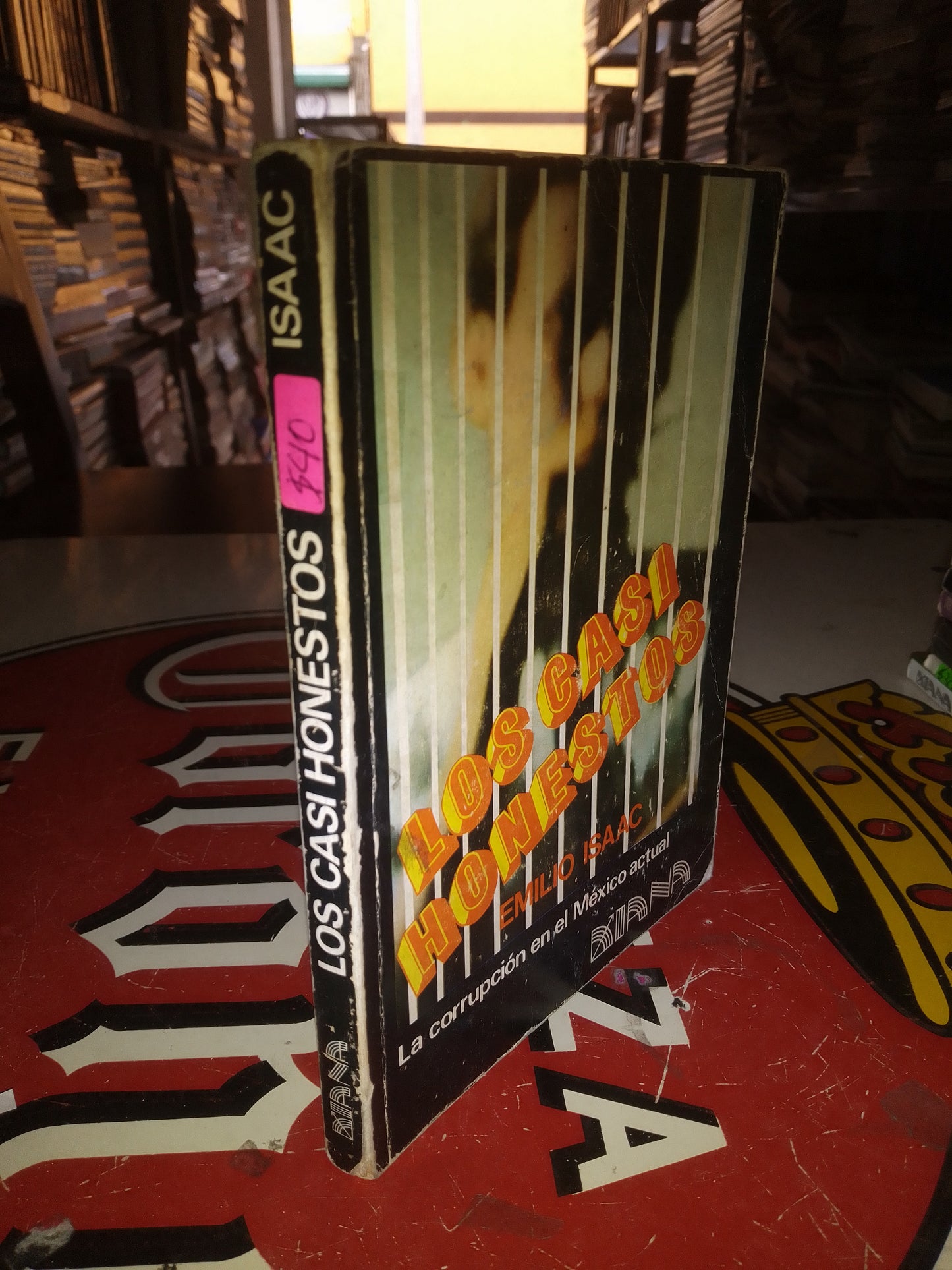 LOS CASI HONESTOS POR EMILIO ISAAC USADO POLÍTICA LITERARIO 207