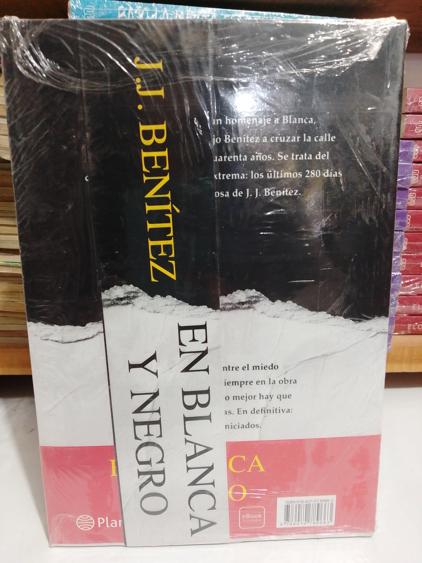 EN BLANCA Y NEGRO POR J.J.BENITEZ NUEVO JUAREZ