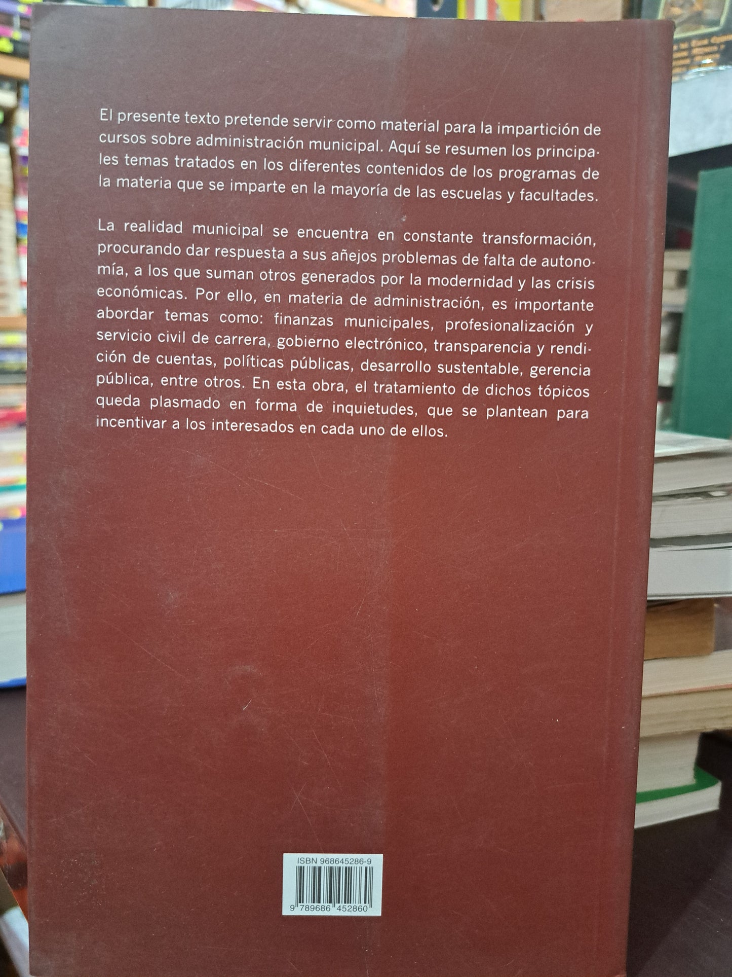 ELEMENTOS BÁSICOS DE LA ADMINISTRACIÓN MUNICIPAL JULIÁN SALAZAR MEDINA USADO DERECHO LITERARIO 305