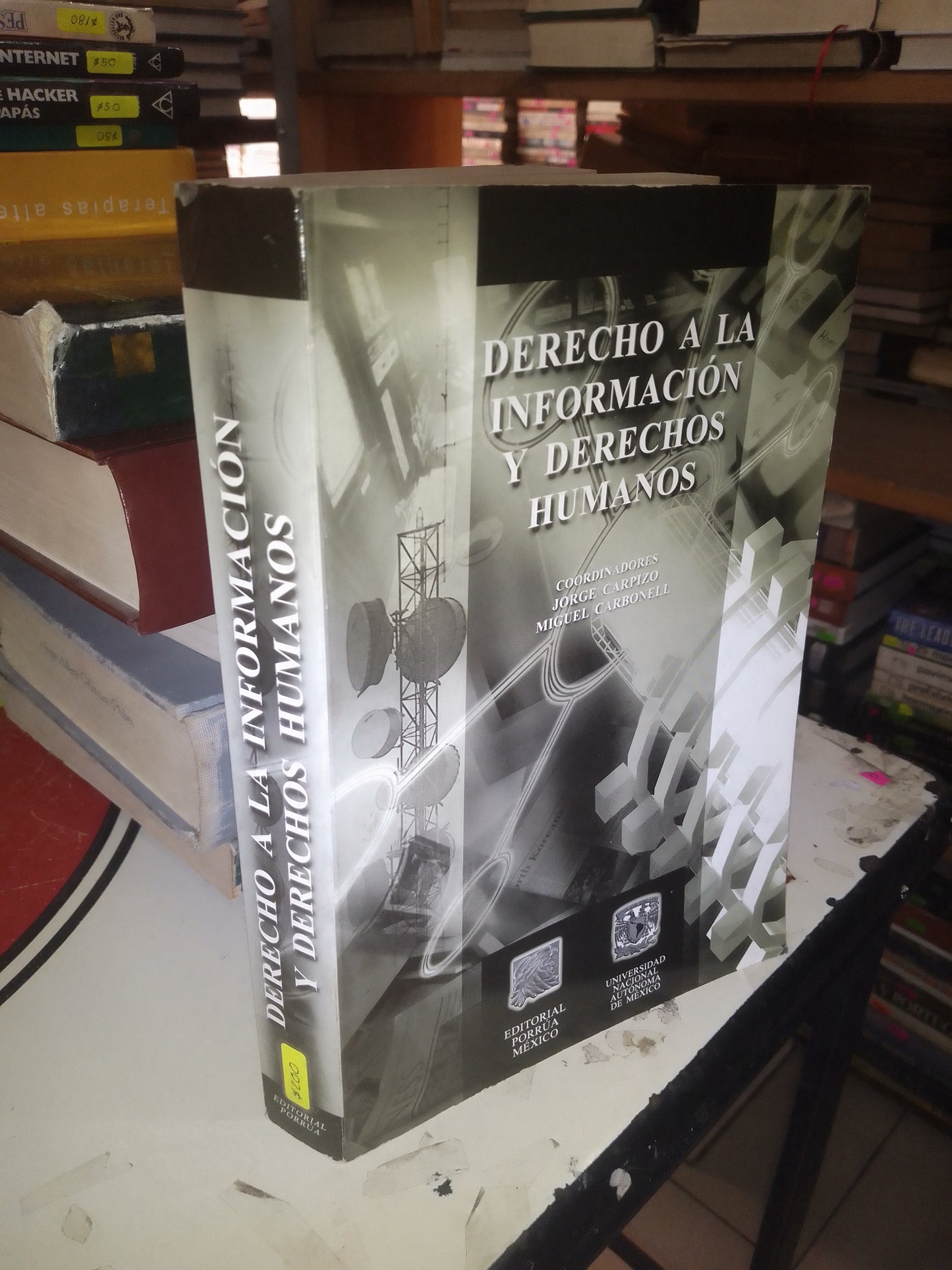 DERECHO A LA INFORMACIÓN Y DERECHOS HUMANOS COORDINADO POR JORGE CARPIZO Y MIGUEL CARBONELL USADO DERECHO LITERARIO 207