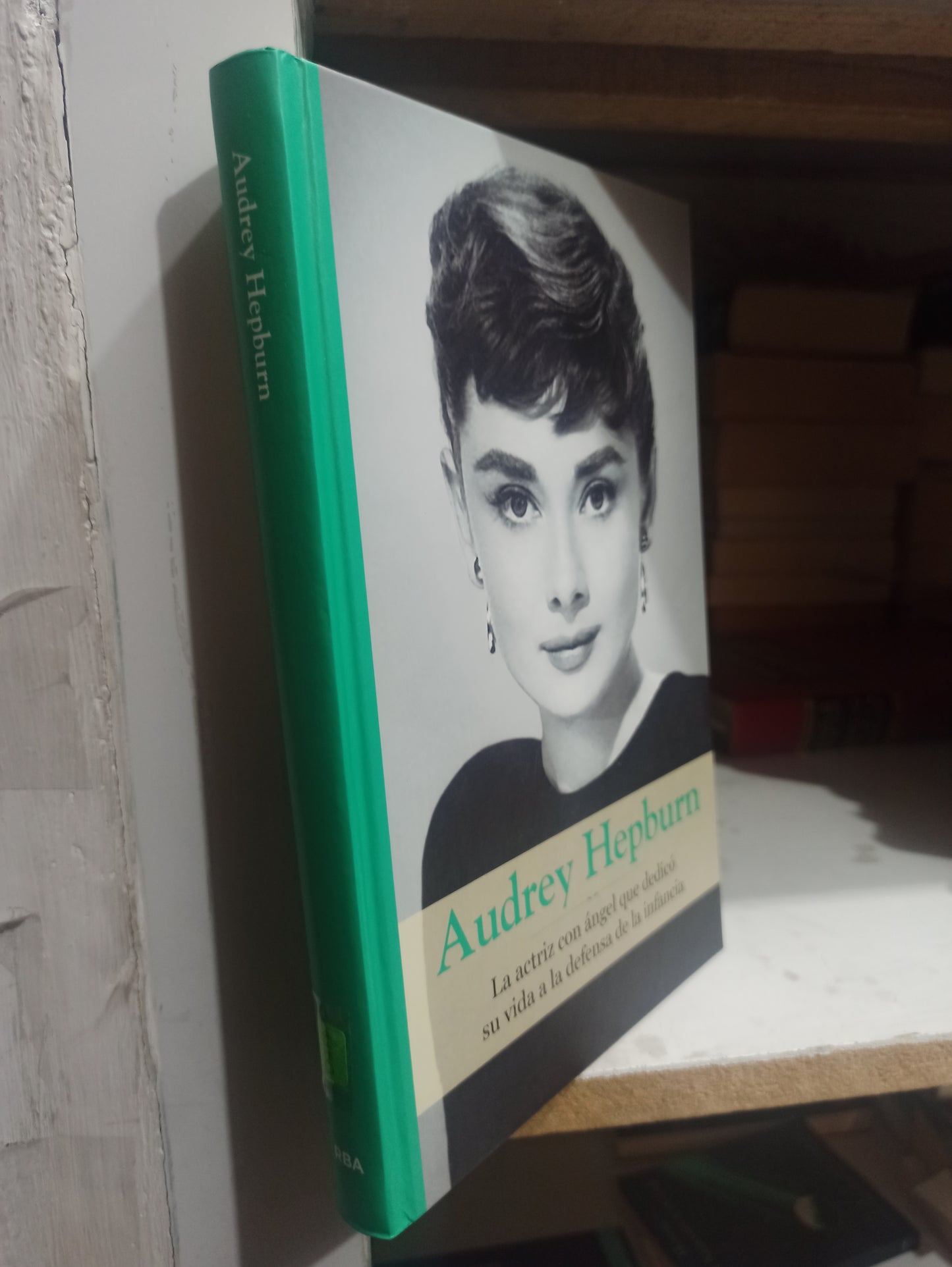 AUDREY HEPBURN POR EDITORIAL RBA USADO HISTORIA JUÁREZ