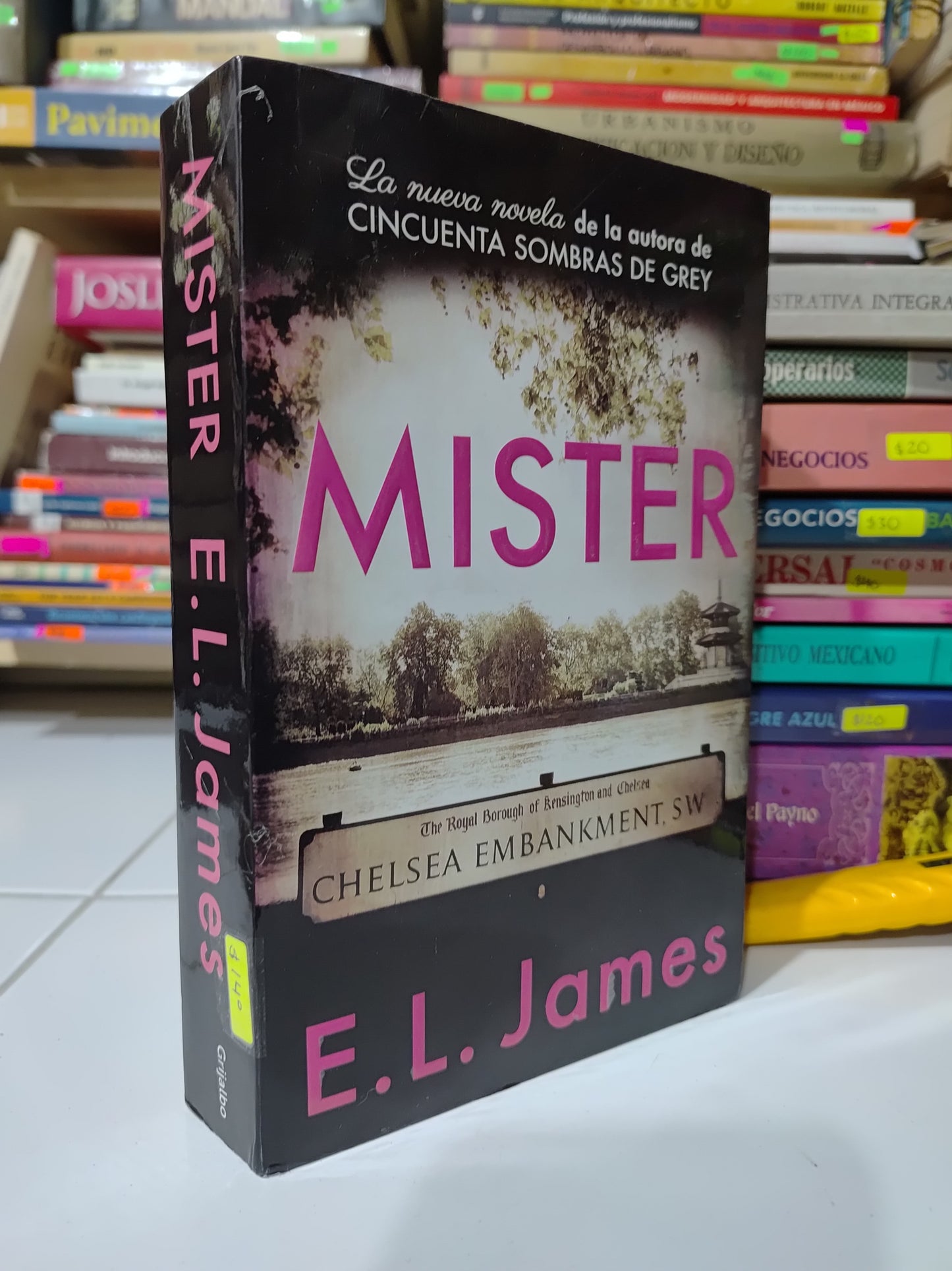 MISTER POR E. L. JAMES USADO NOVELAS JUAREZ