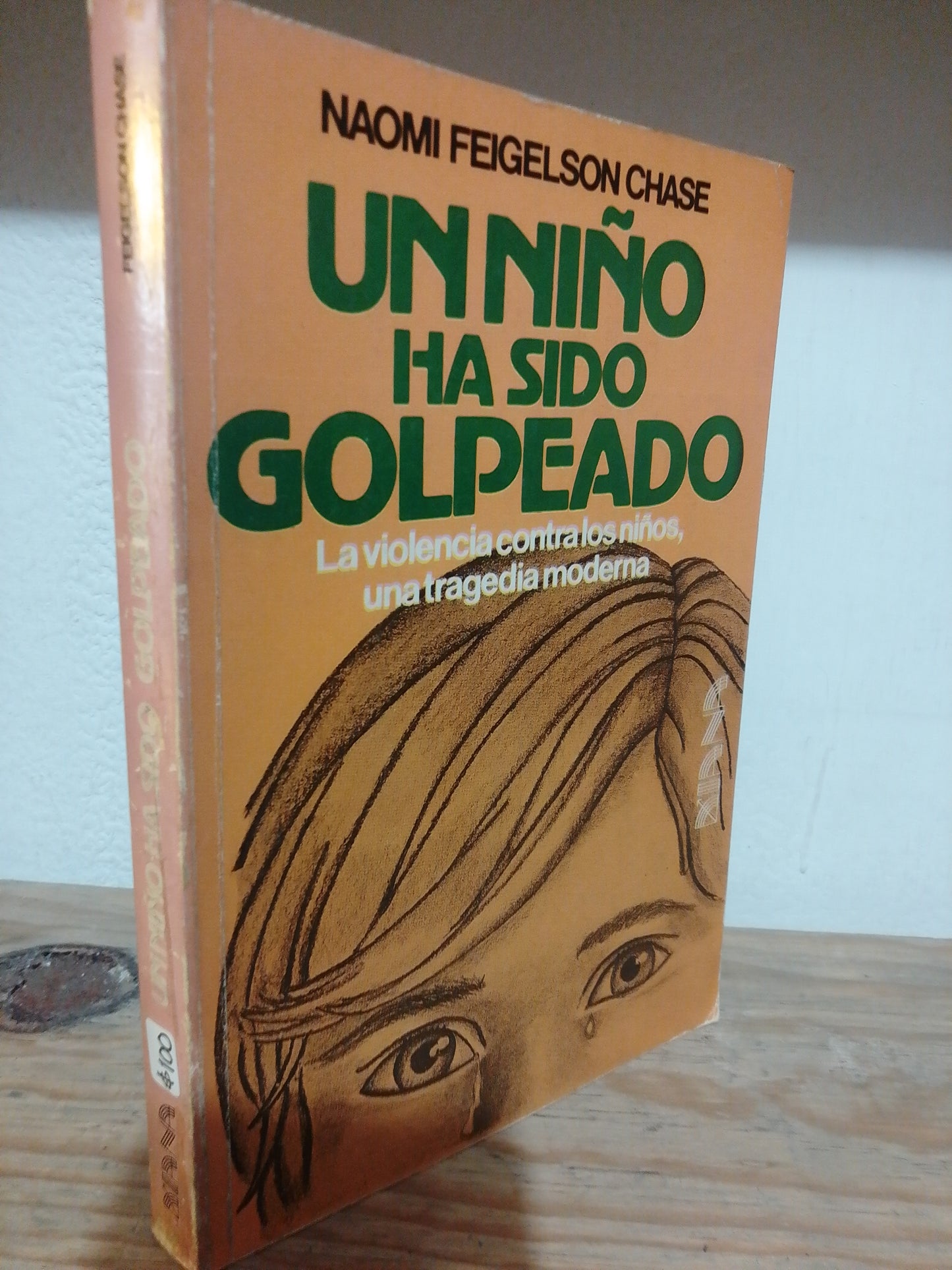UN NIÑO HA SIDO GOLPEADO POR NAOMI FEIGELSON CHASE USADO PSICOLOGIA JUAREZ