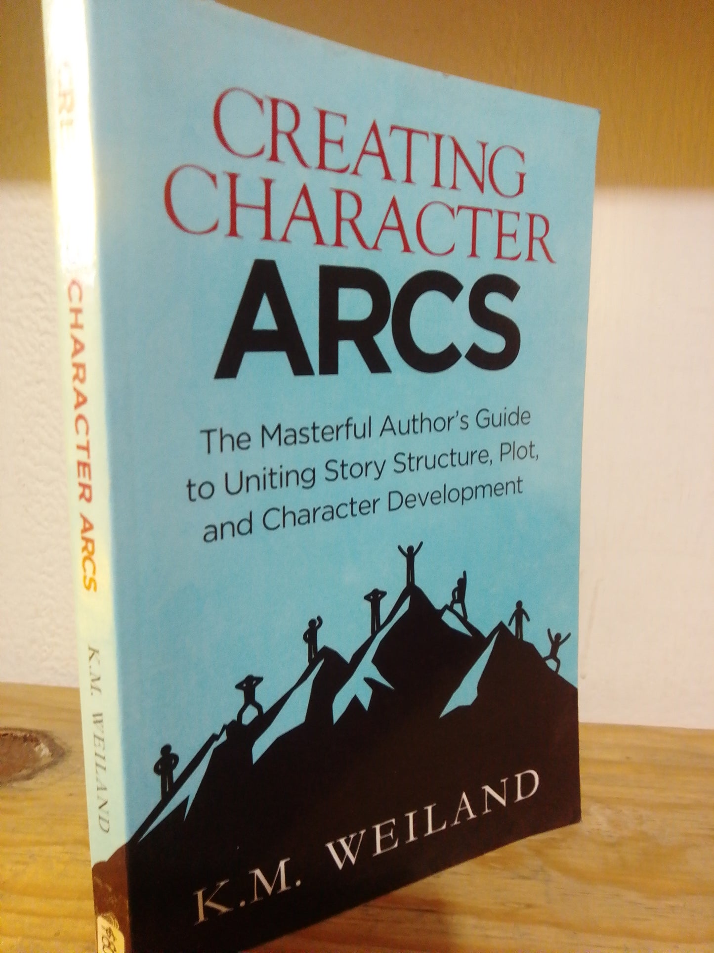 CREATING CHARACTER ARCS POR K.M. WEILAND USADO IDIOMAS JUAREZ