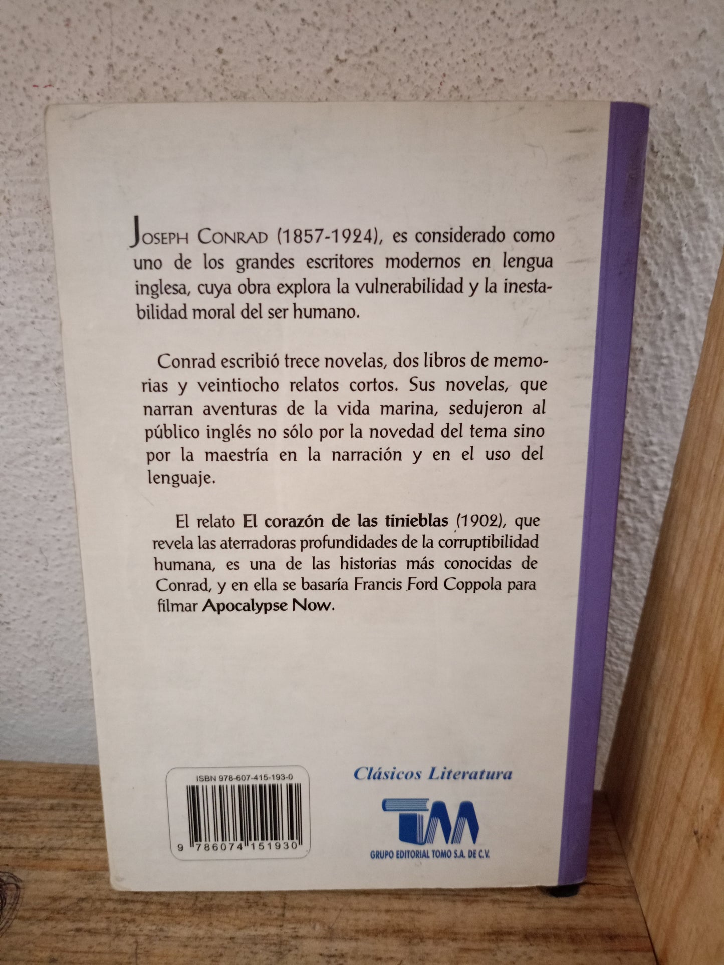 EL CORAZÓN DE LAS TINIEBLAS TIFÓN POR JOSEPH CONRAD USADO NOVELA LITERARIA 305