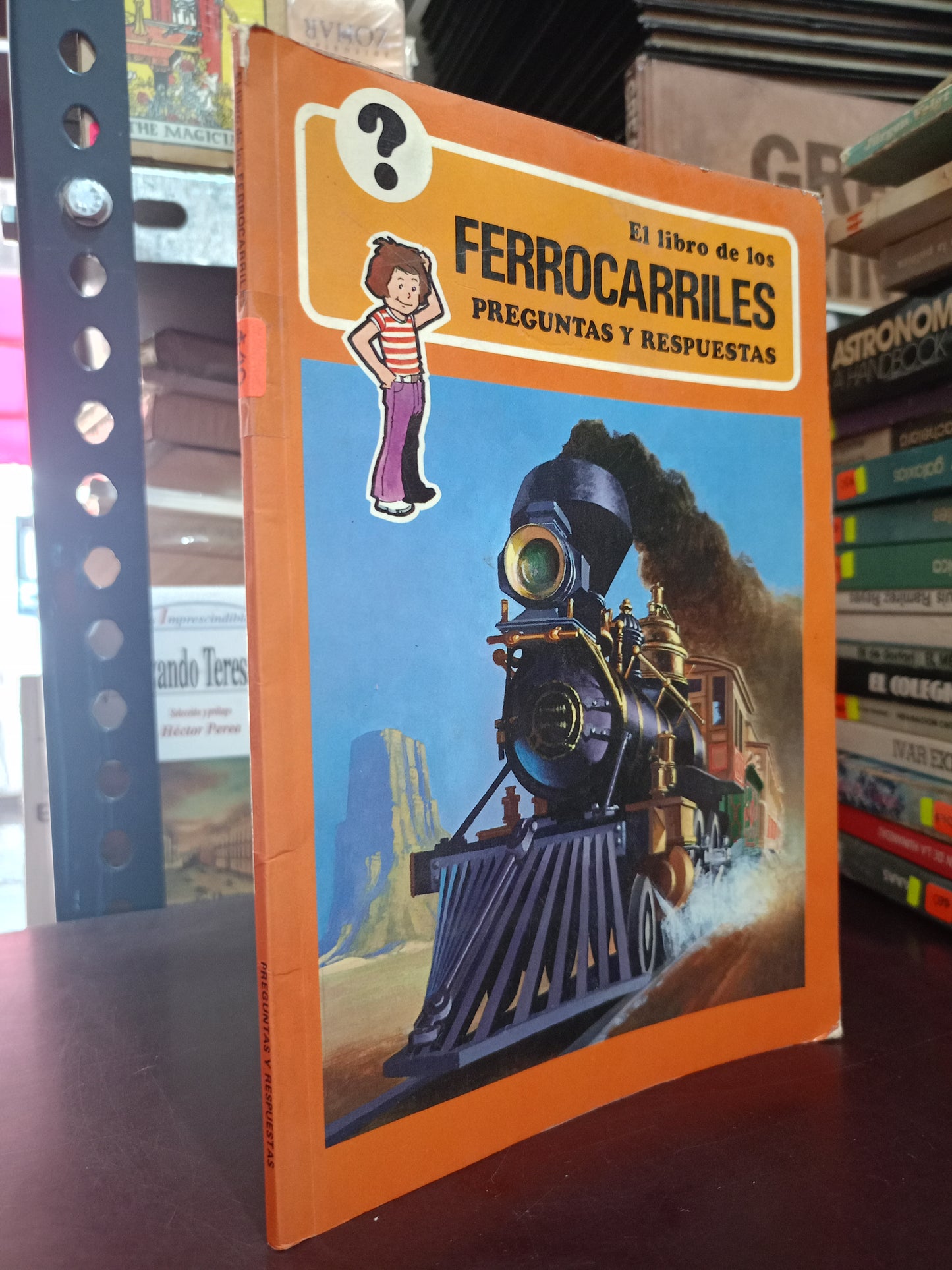 EL LIBRO DE PREGUNTAS Y RESPUESTAS USADO CIENCIA LITERARIO 305