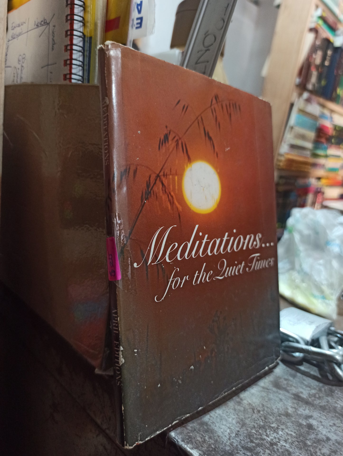 MEDIATIONS FOR THE LUIET TIMES POR EDITORIAL APRIL USADO IDIOMAS ALDAMA