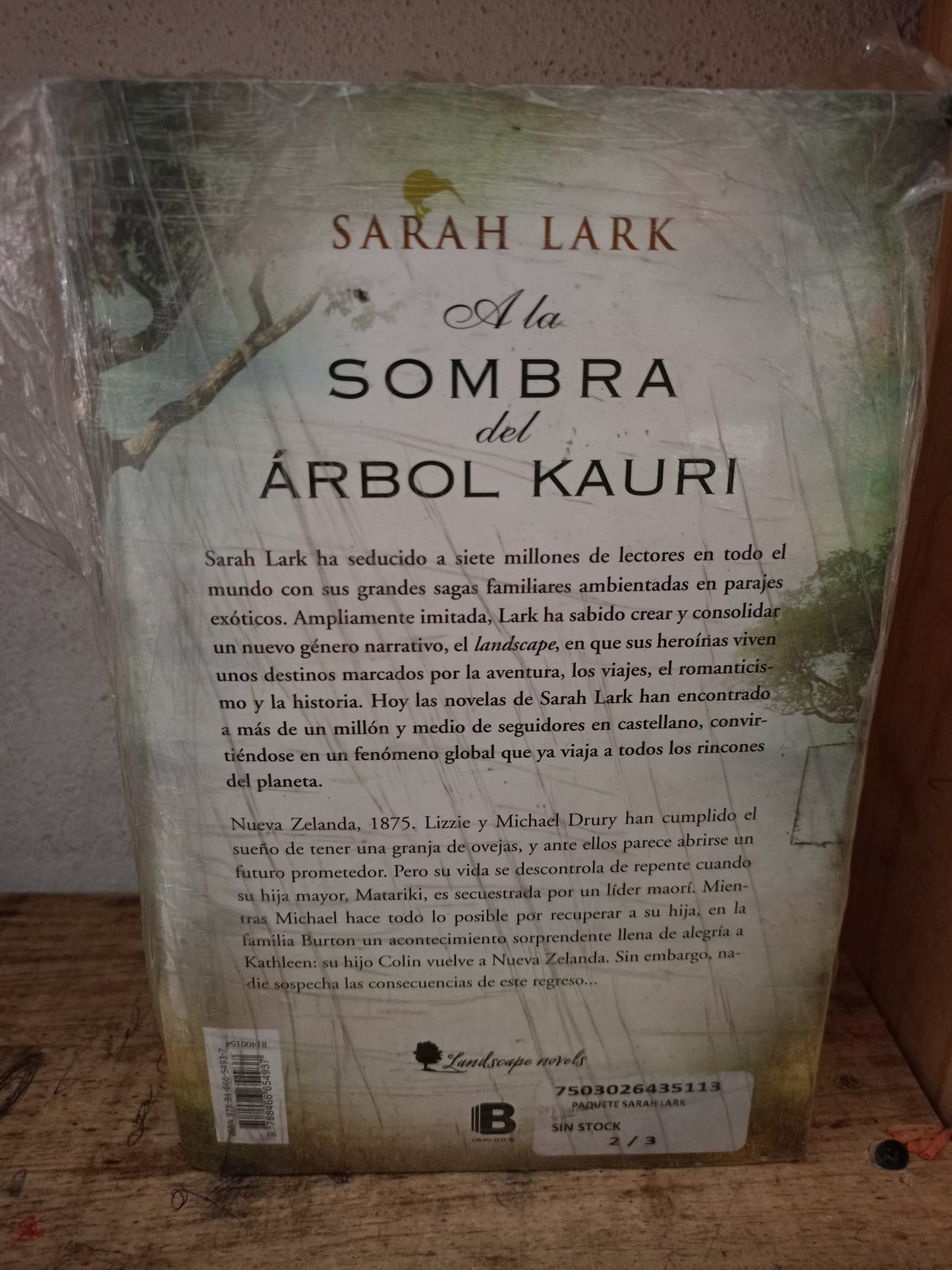 A LA SOMBRA DEL ÁRBOL KAURI POR SARAH LARK NUEVO LIBROS NUEVOS LITERARIO 305
