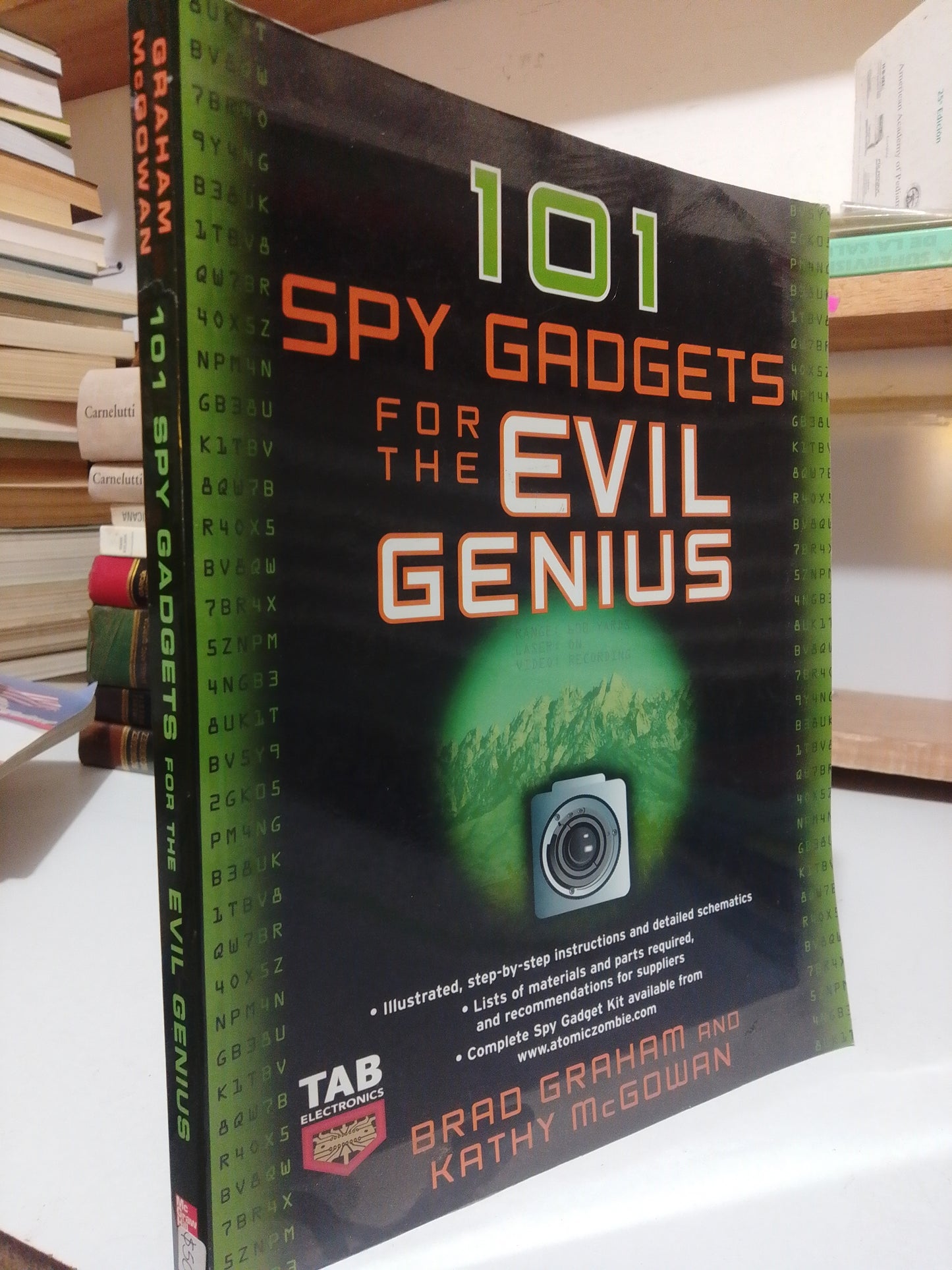 101 SPY GADGETS FOR THE EVIL GENIUS POR BRAD GRAHAM Y KATHY MCGOWAN USADO IDIOMAS JUAREZ