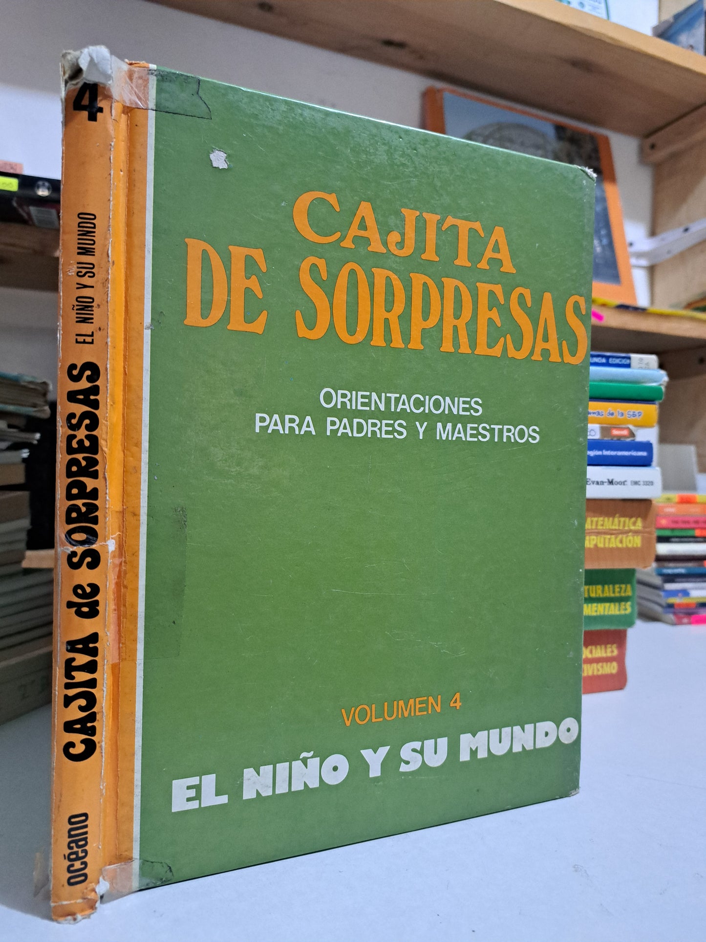 CAJITA DE SORPRESAS DIBUJO Y MANUALIDADES VOLUMEN II y IV USADO INFANTIL JUÁREZ 60 x dos tomos