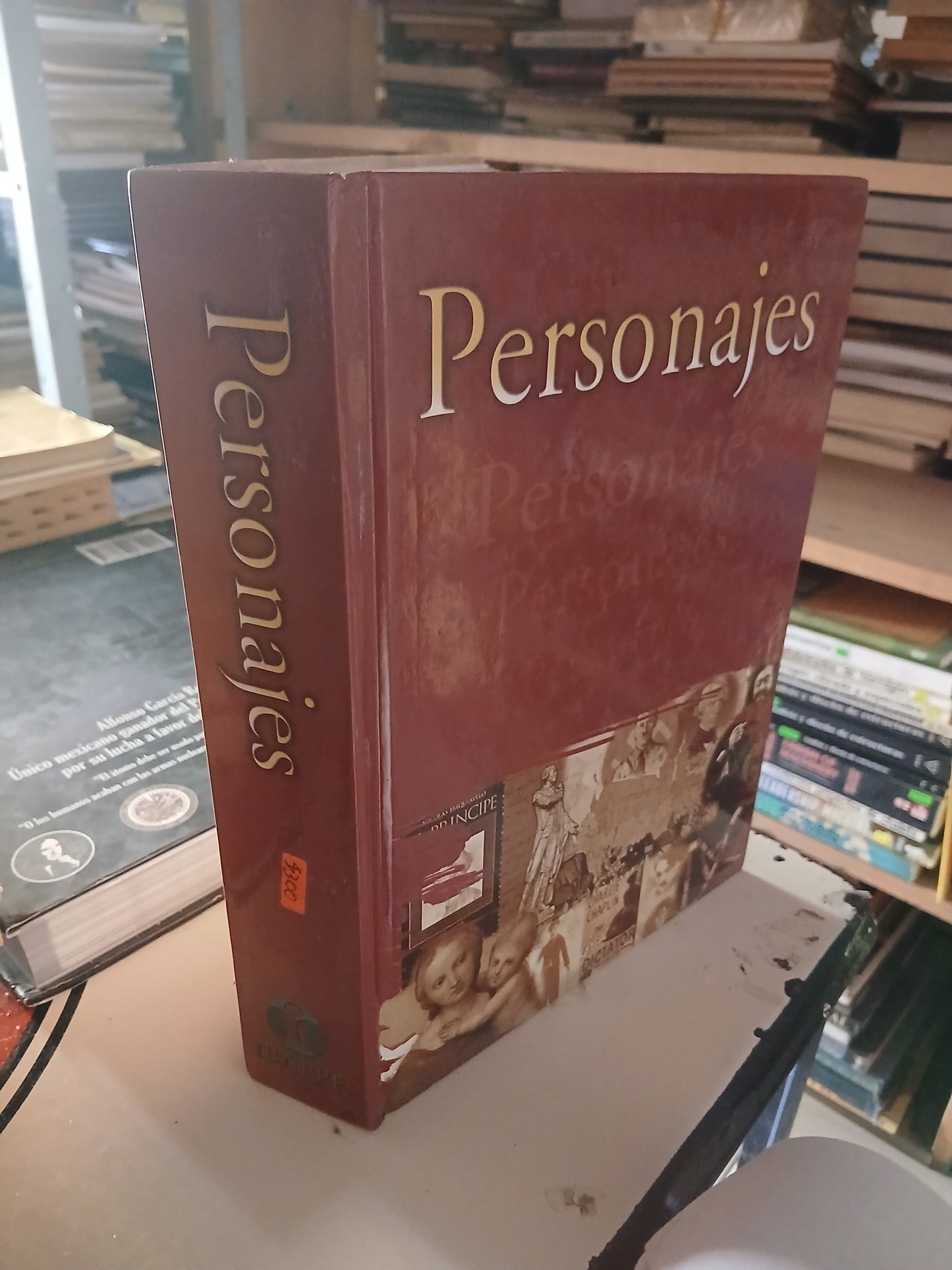 PERSONAJES POR JUAN JESÚS OVEJERO USADO HISTORIA LITERARIO 207