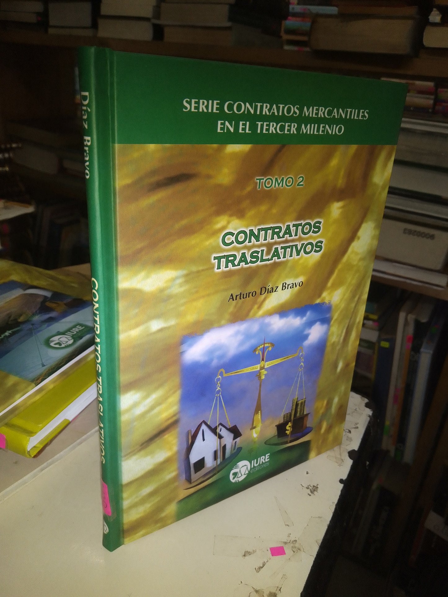 CONTRATOS TRASLATIVOS POR ARTURO DÍAZ BRAVO USADO DERECHO LITERARIO 207