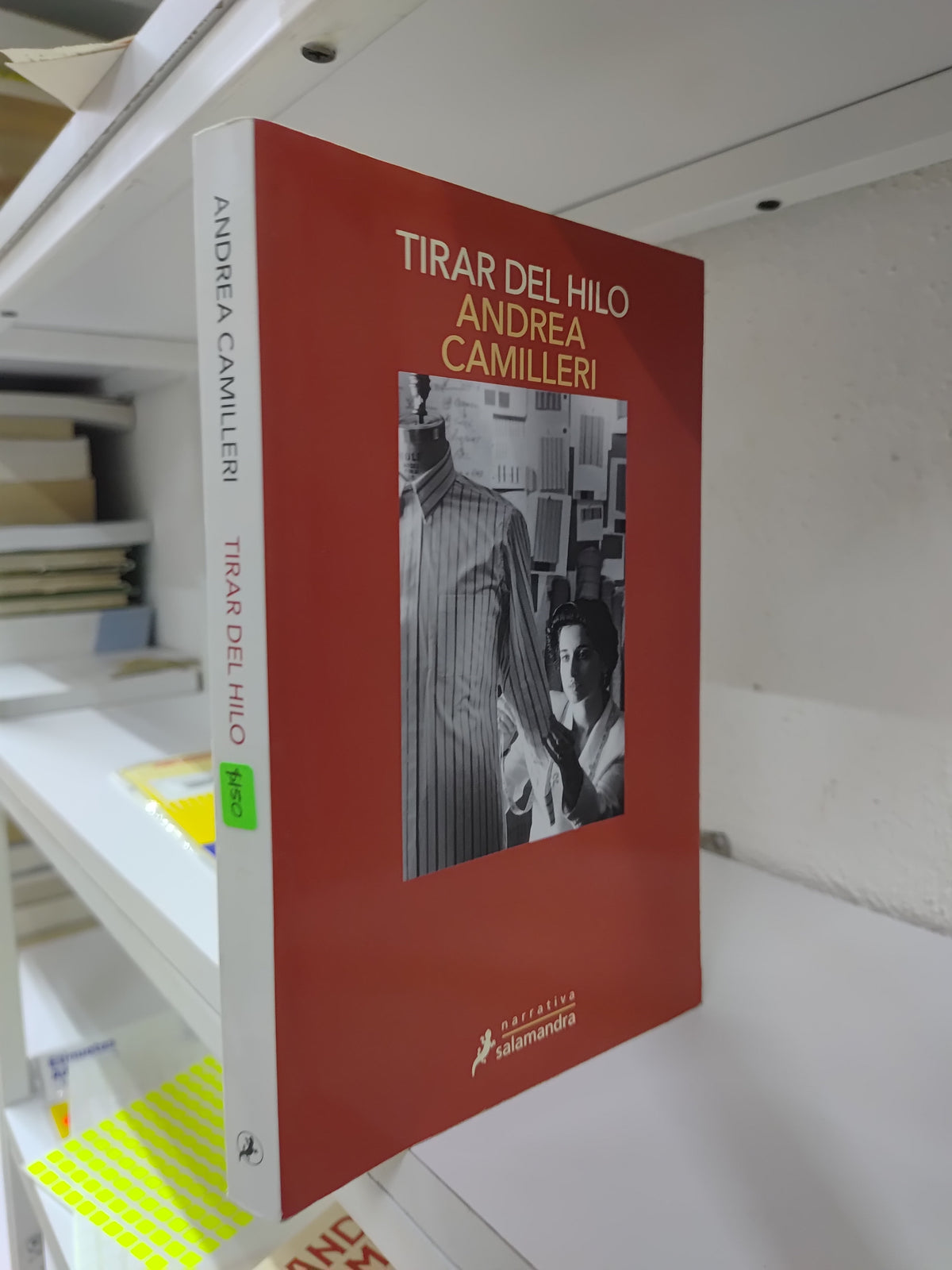 TIRAR DEL HILO POR ANDREA CAMILLERI USADO NOVELAS JUAREZ 515