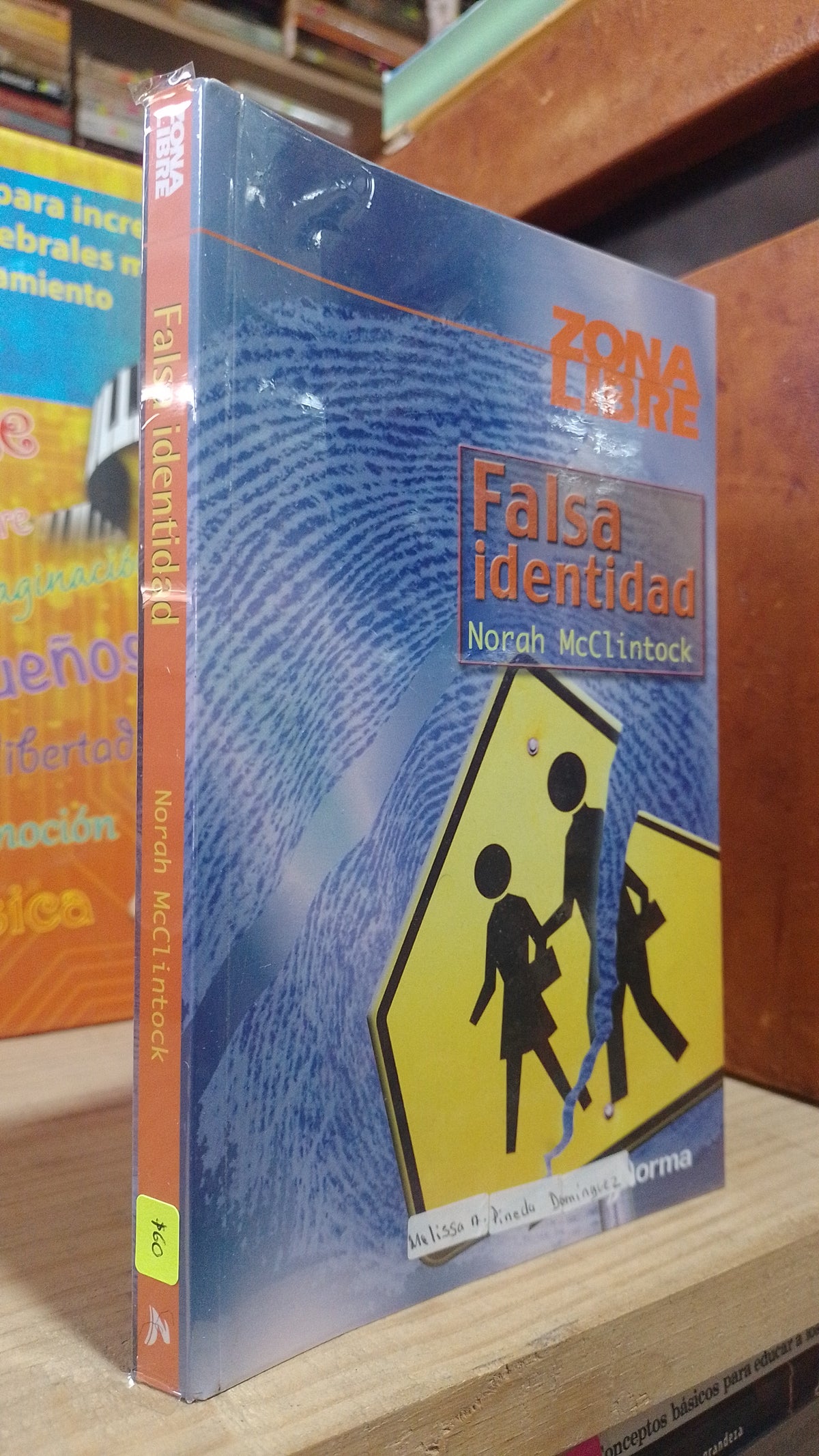 FALSA IDENTIDAD POR NORAH MCCLUNTOCK USADO INFANTIL ALDAMA