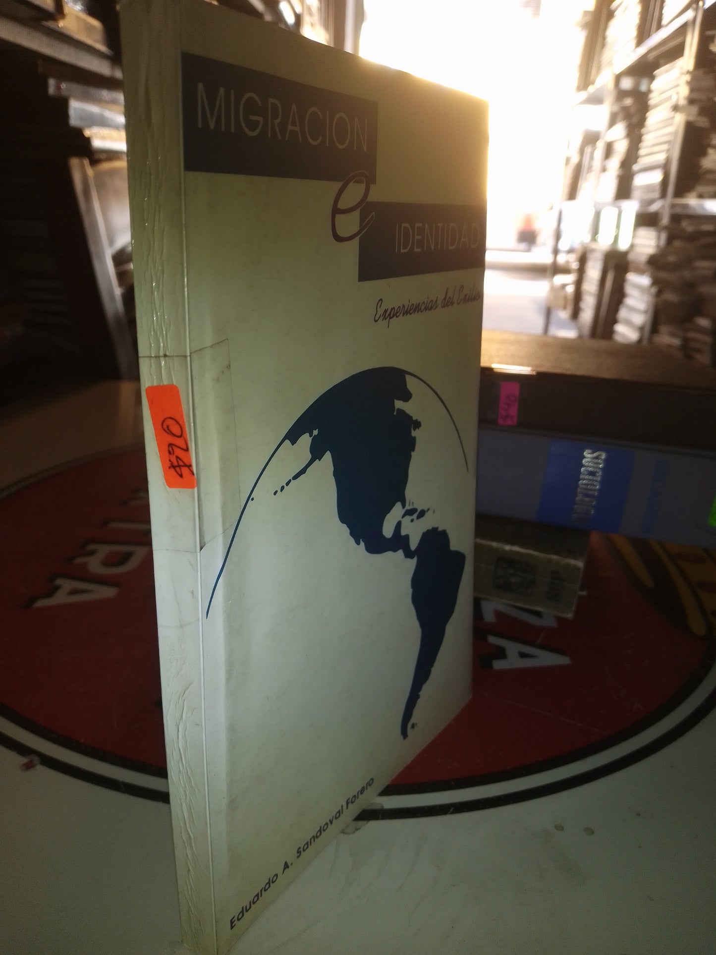 MIGRACIÓN E IDENTIDAD POR EDUARDO A SANDOVAL USADO SOCIOLOGÍA LITERARIO 207