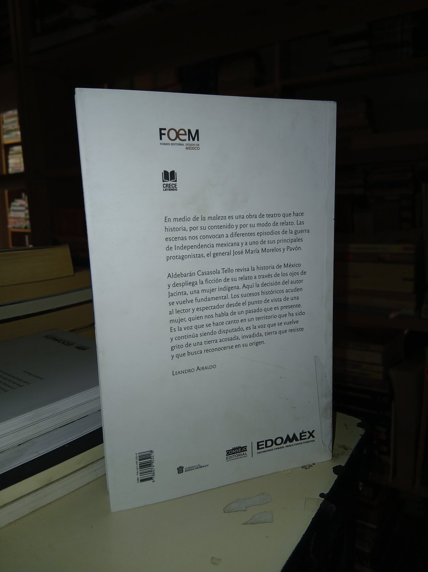 EN MEDIO DE LA MALEZA POR ALDEBARÁN CASASOLA TELLO USADO TEATRO LITERARIO 207