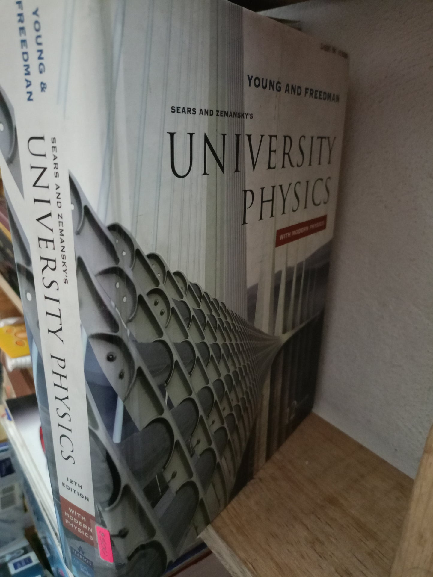 UNIVERSITY PHYSICS BY YOUNG AND FREEDMAN USADO FISICA LITERARIO 305
