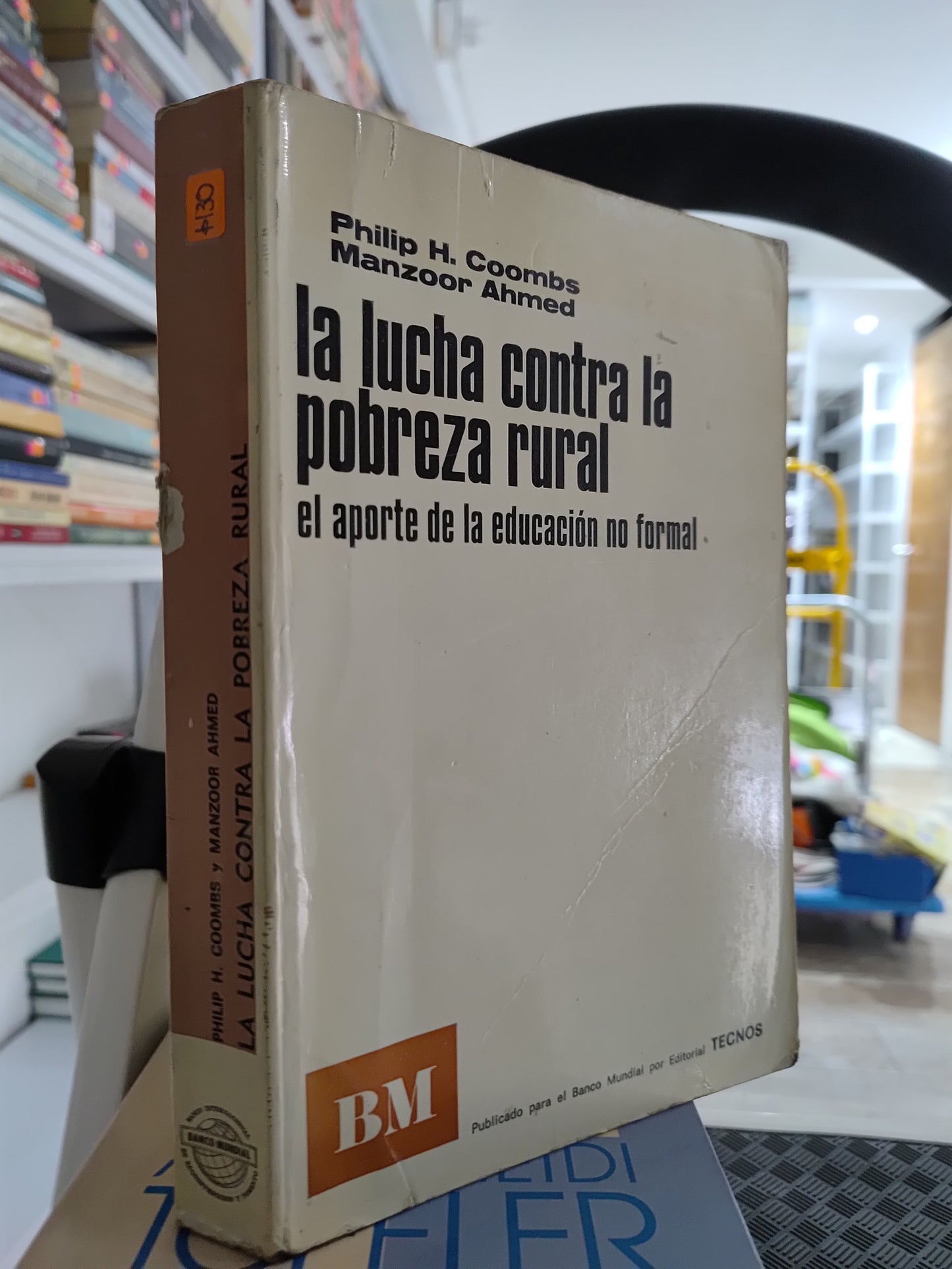 LA LUCHA CONTRA LA POBREZA RURAL POR PHILIP H. COOMBS USADO SOCIOLOGIA JUAREZ 515